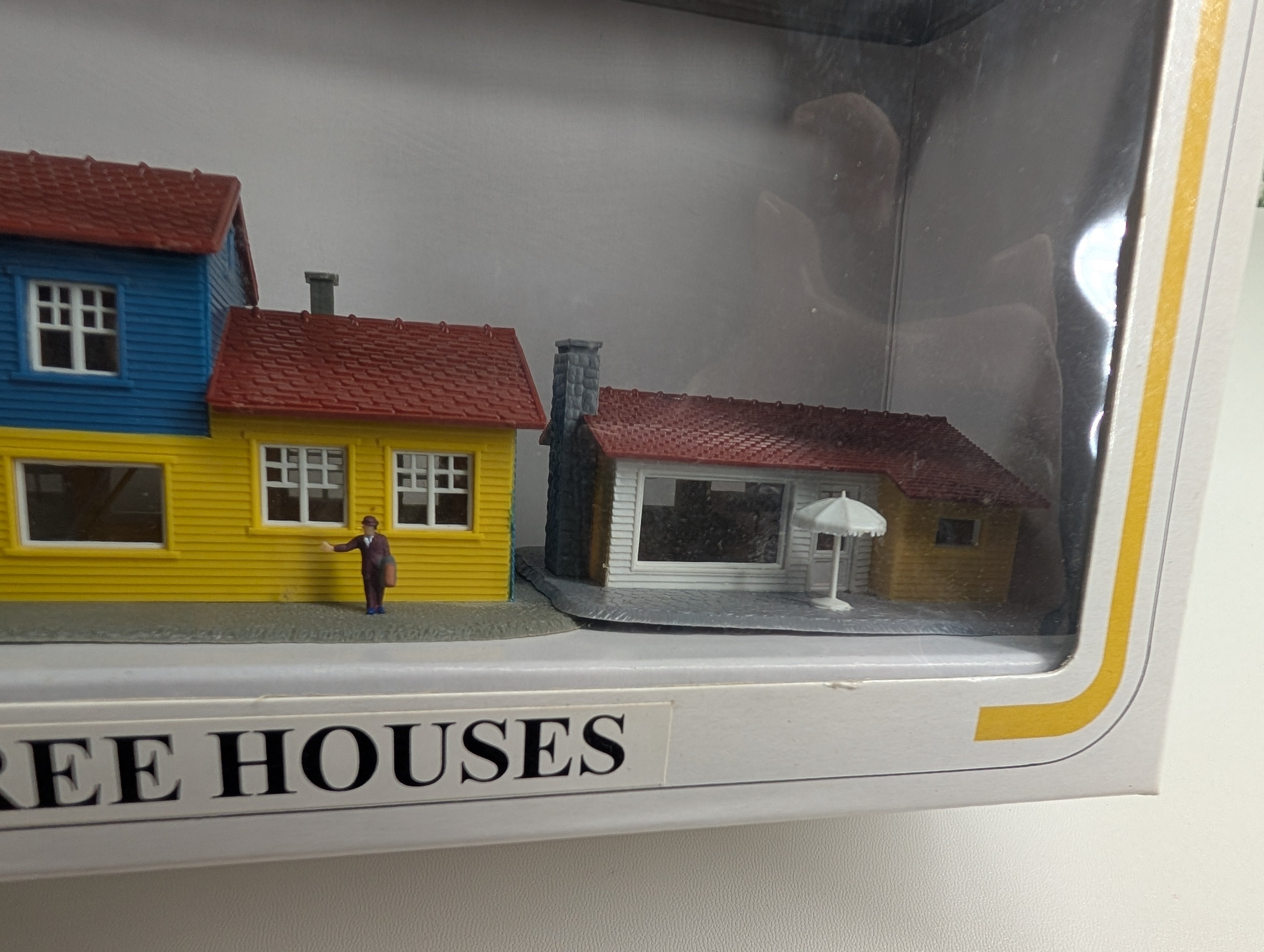 Model Power 2588 N Scale Three Houses