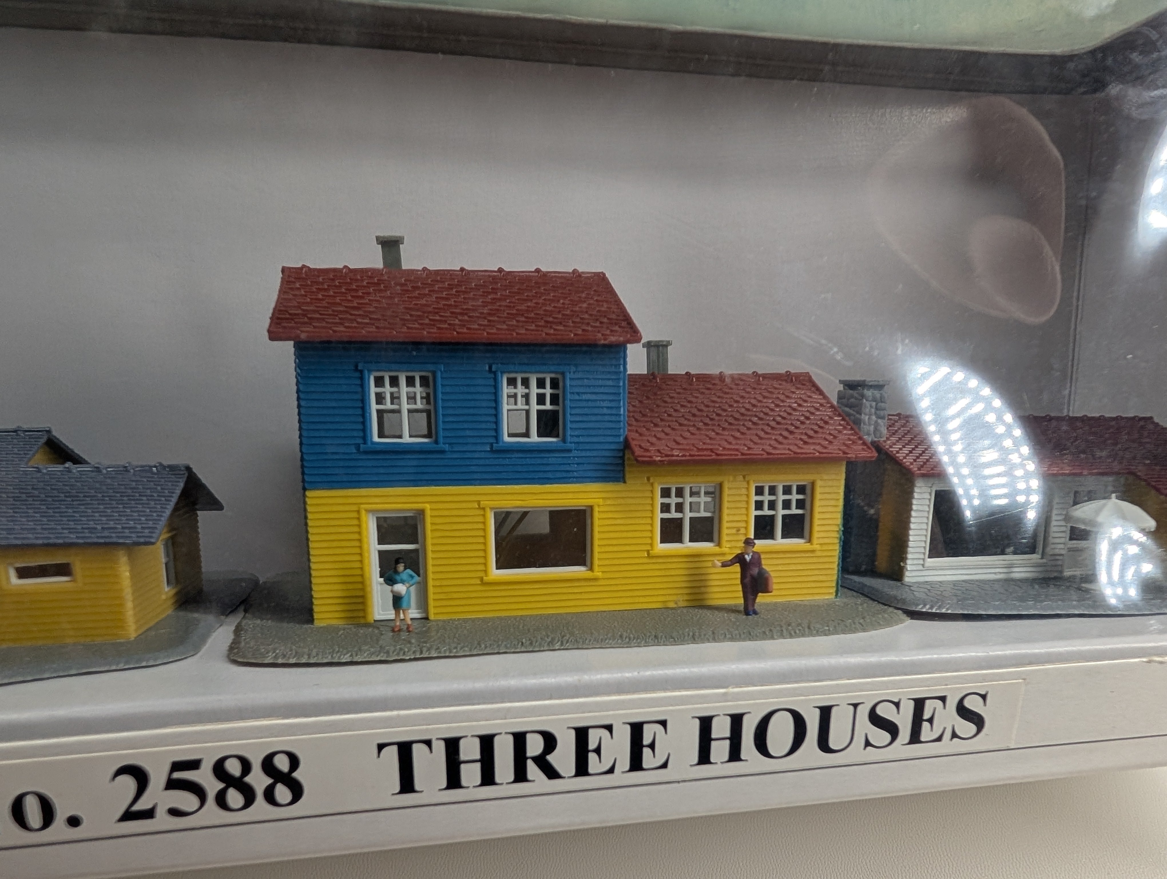 Model Power 2588 N Scale Three Houses