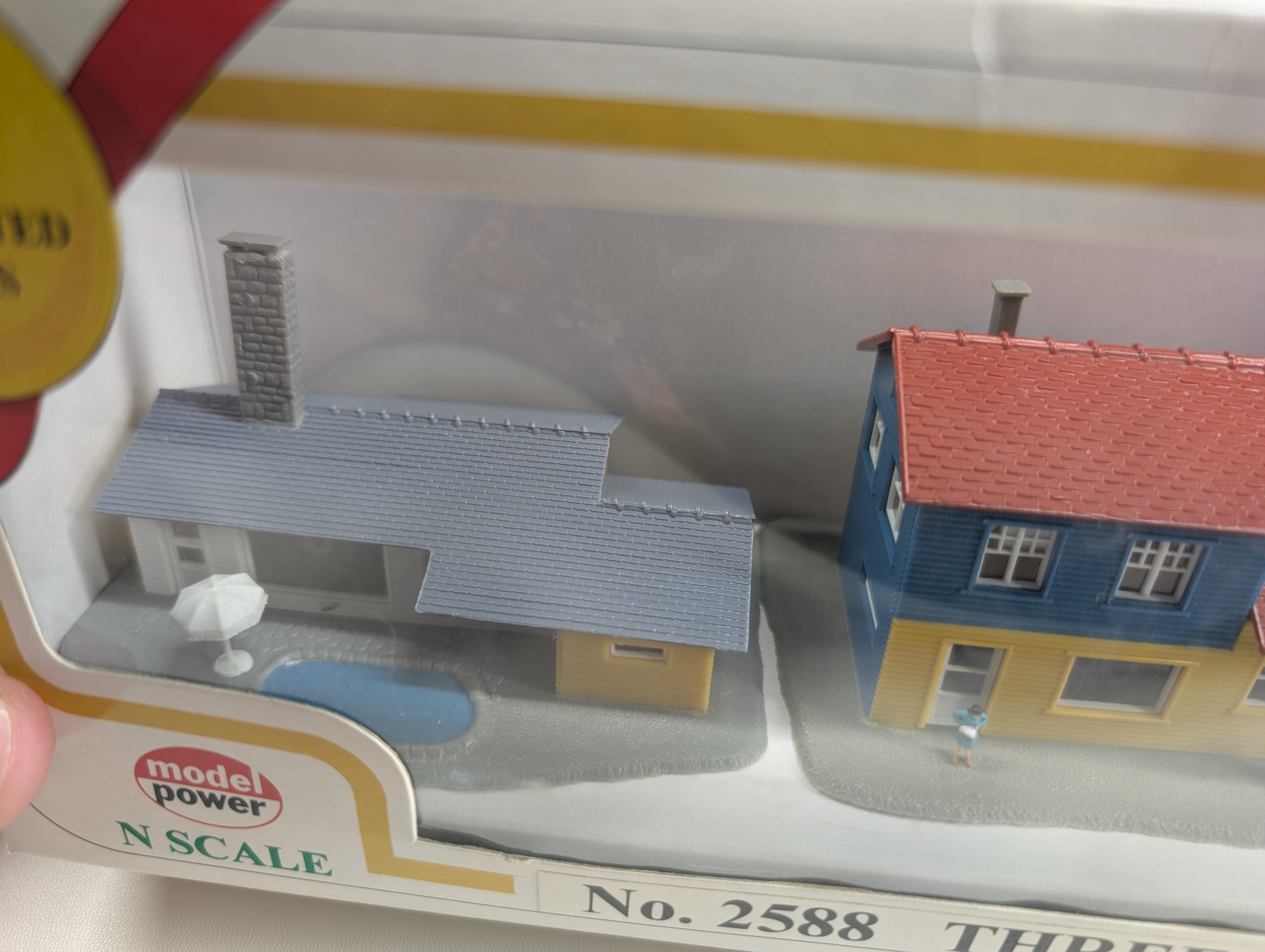 Model Power 2588 N Scale Three Houses