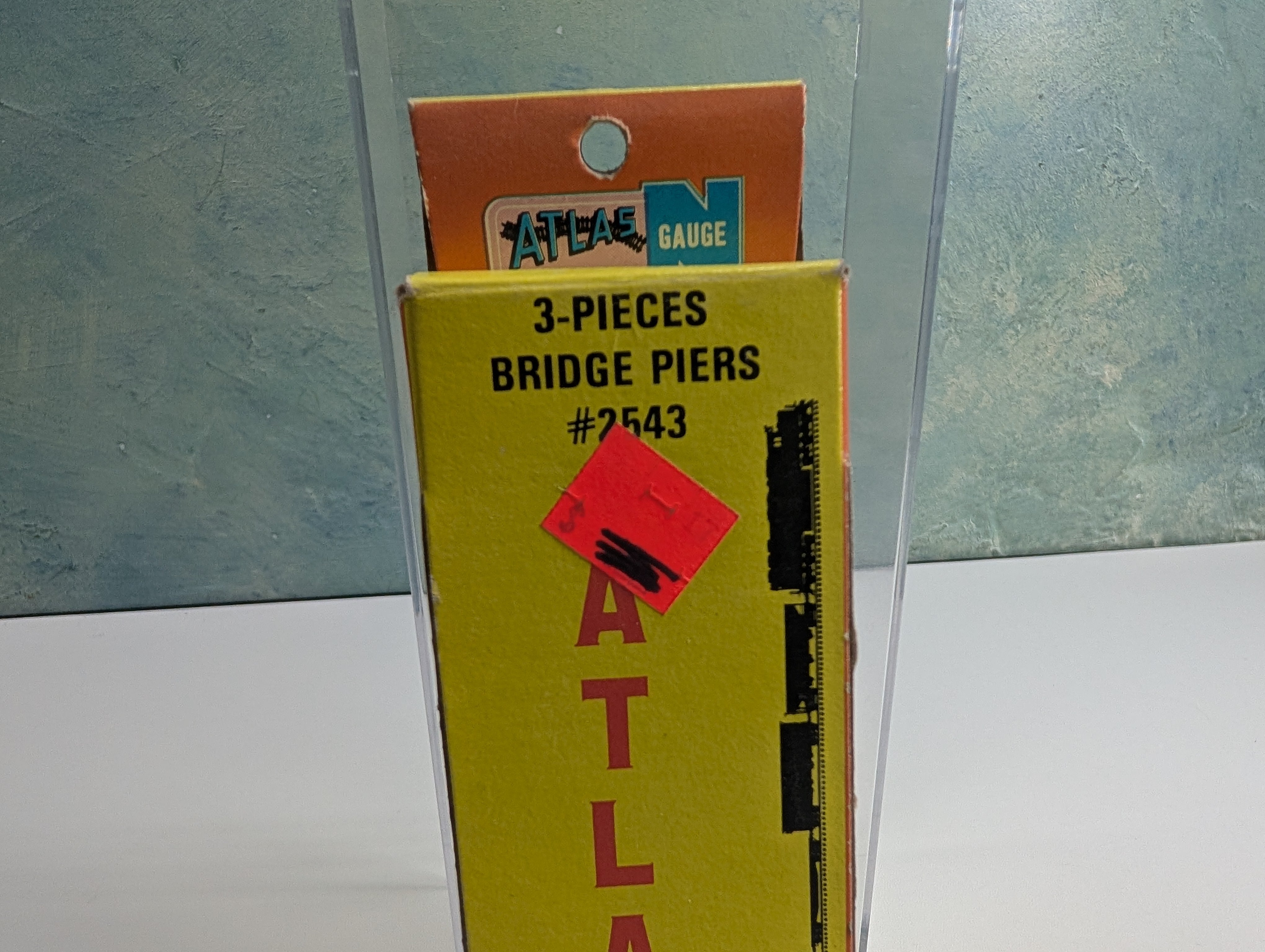 Atlas 2543 N Scale Bridge Piers (3 pcs)