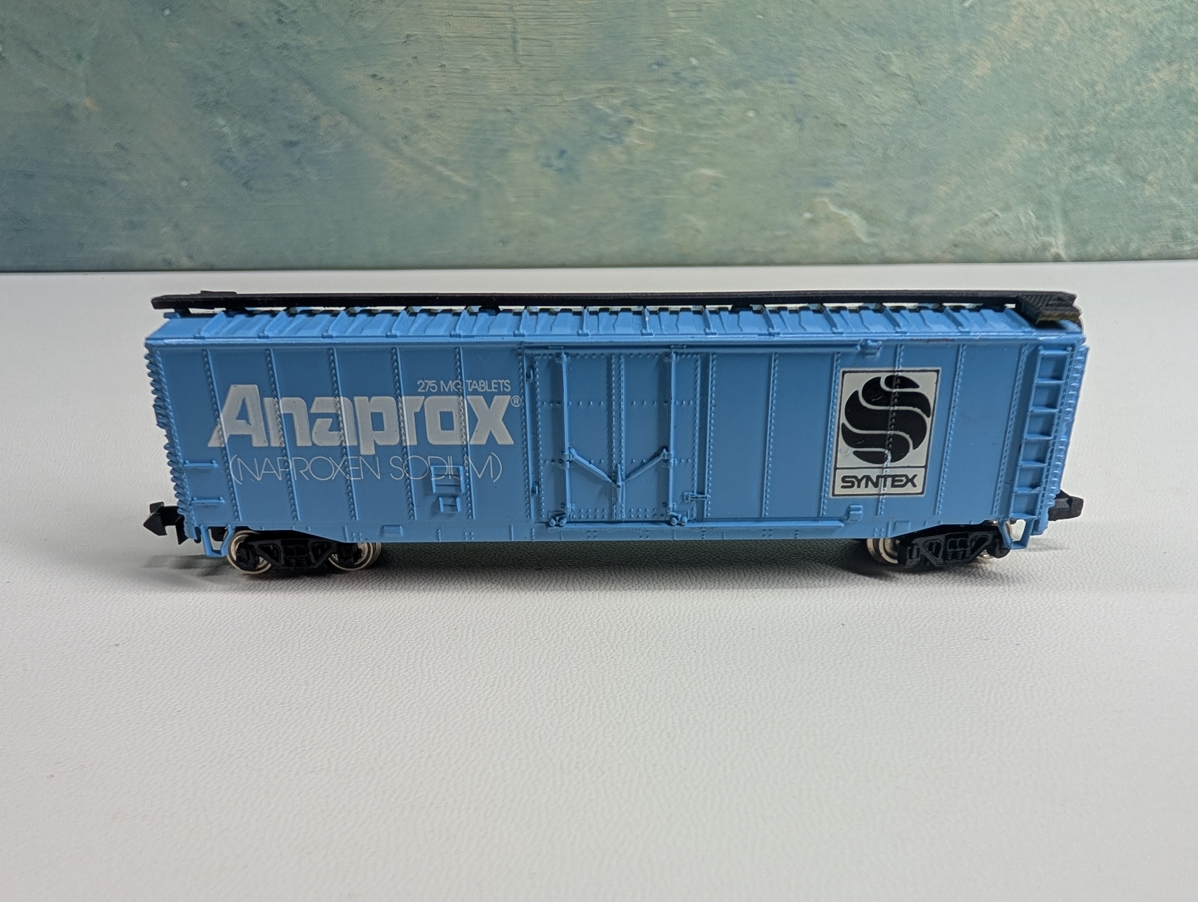 USED Bachmann N Scale 50' Box Car, Blue Syntex Anaprox