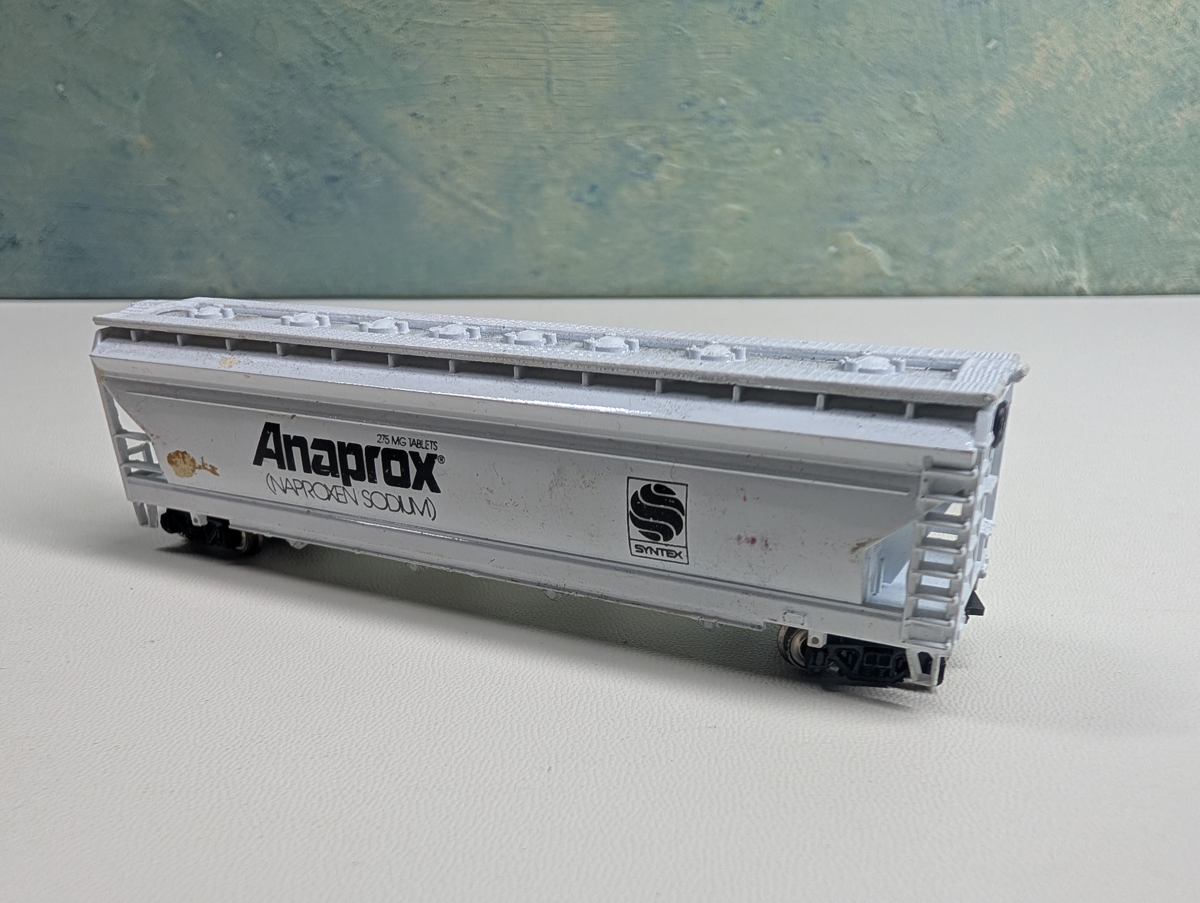 USED Bachmann N Scale 4 Bay Covered Hopper Syntex Anaprox
