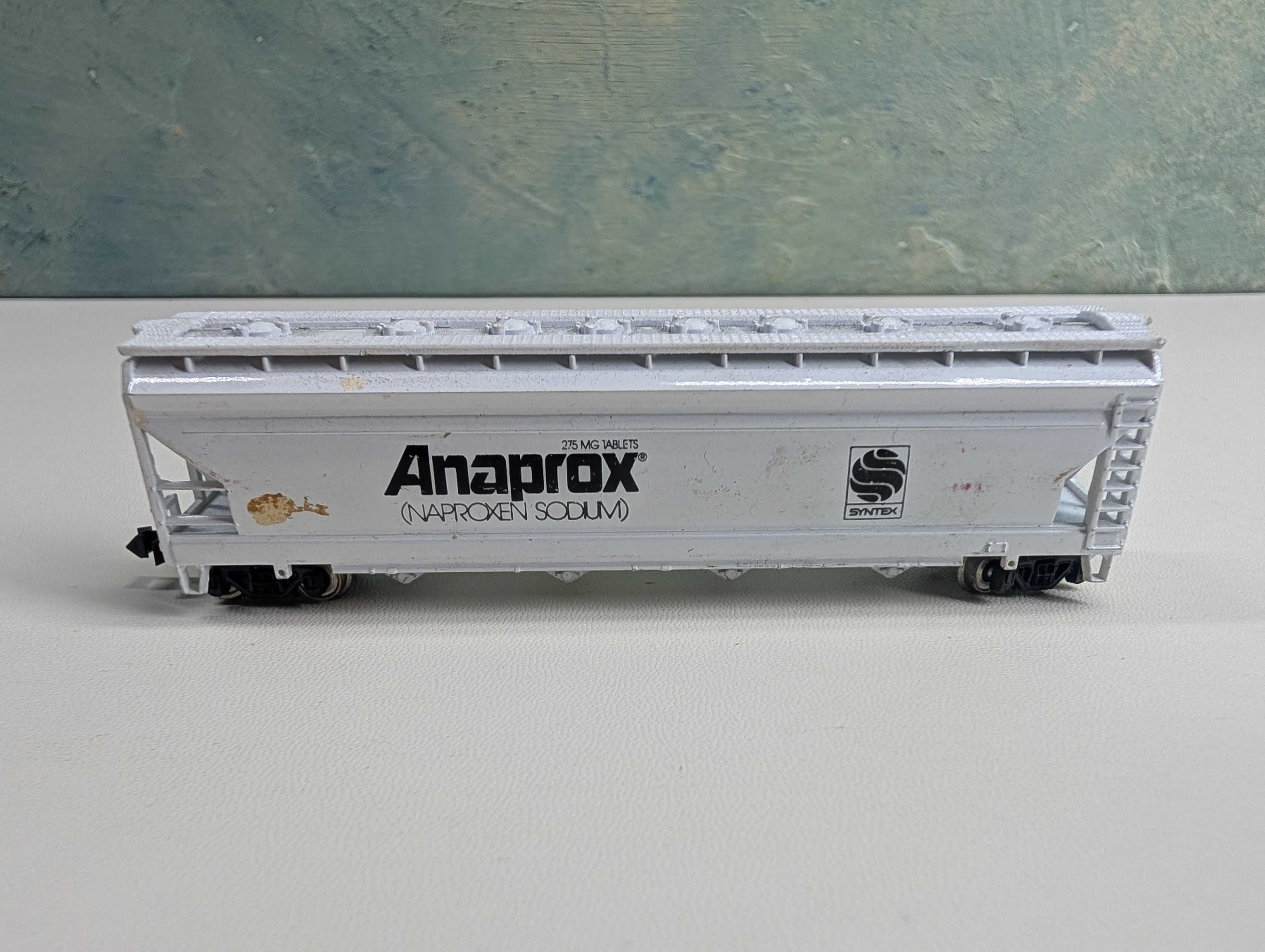 USED Bachmann N Scale 4 Bay Covered Hopper Syntex Anaprox