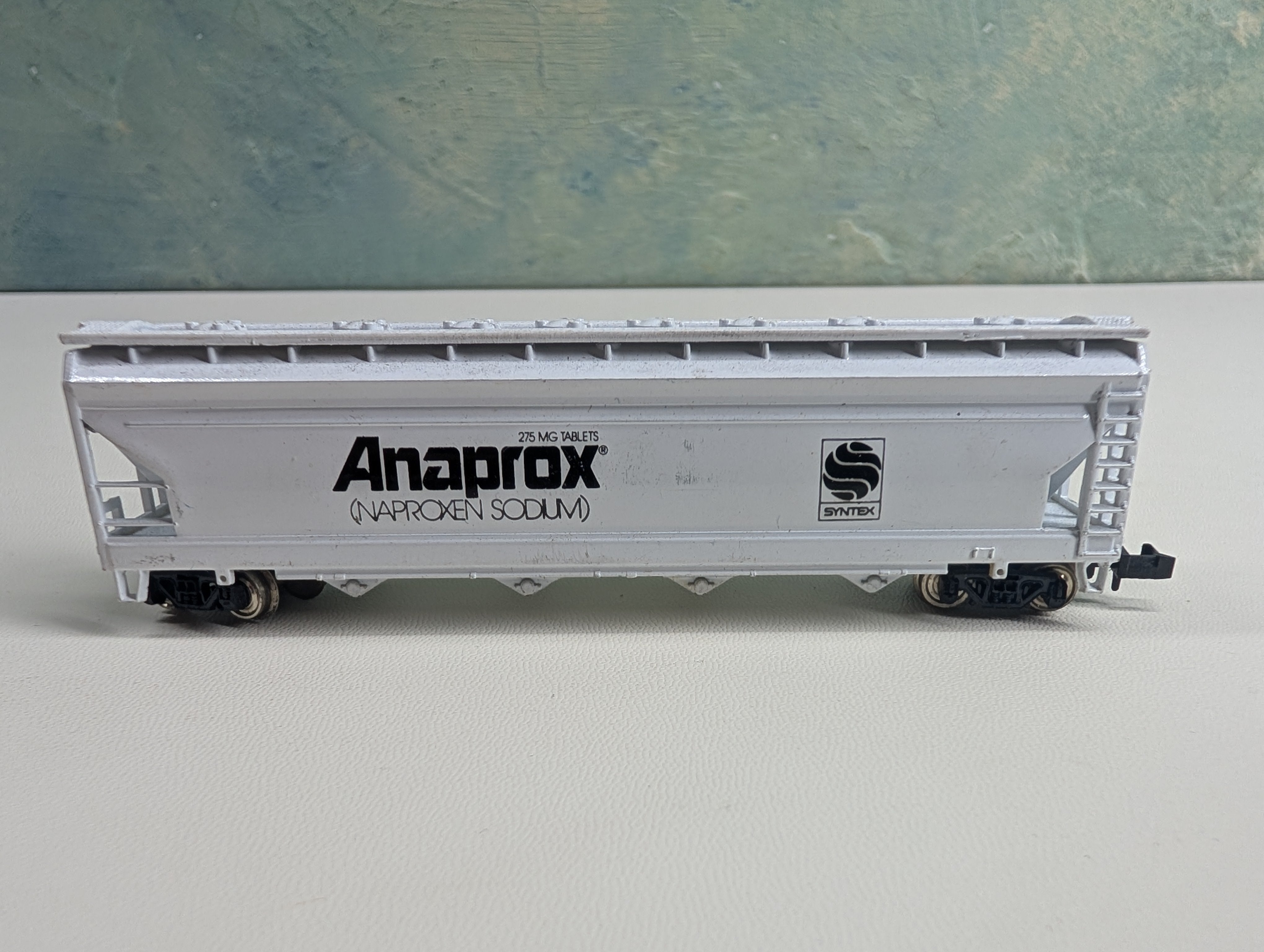 USED Bachmann N Scale 4 Bay Covered Hopper Syntex Anaprox