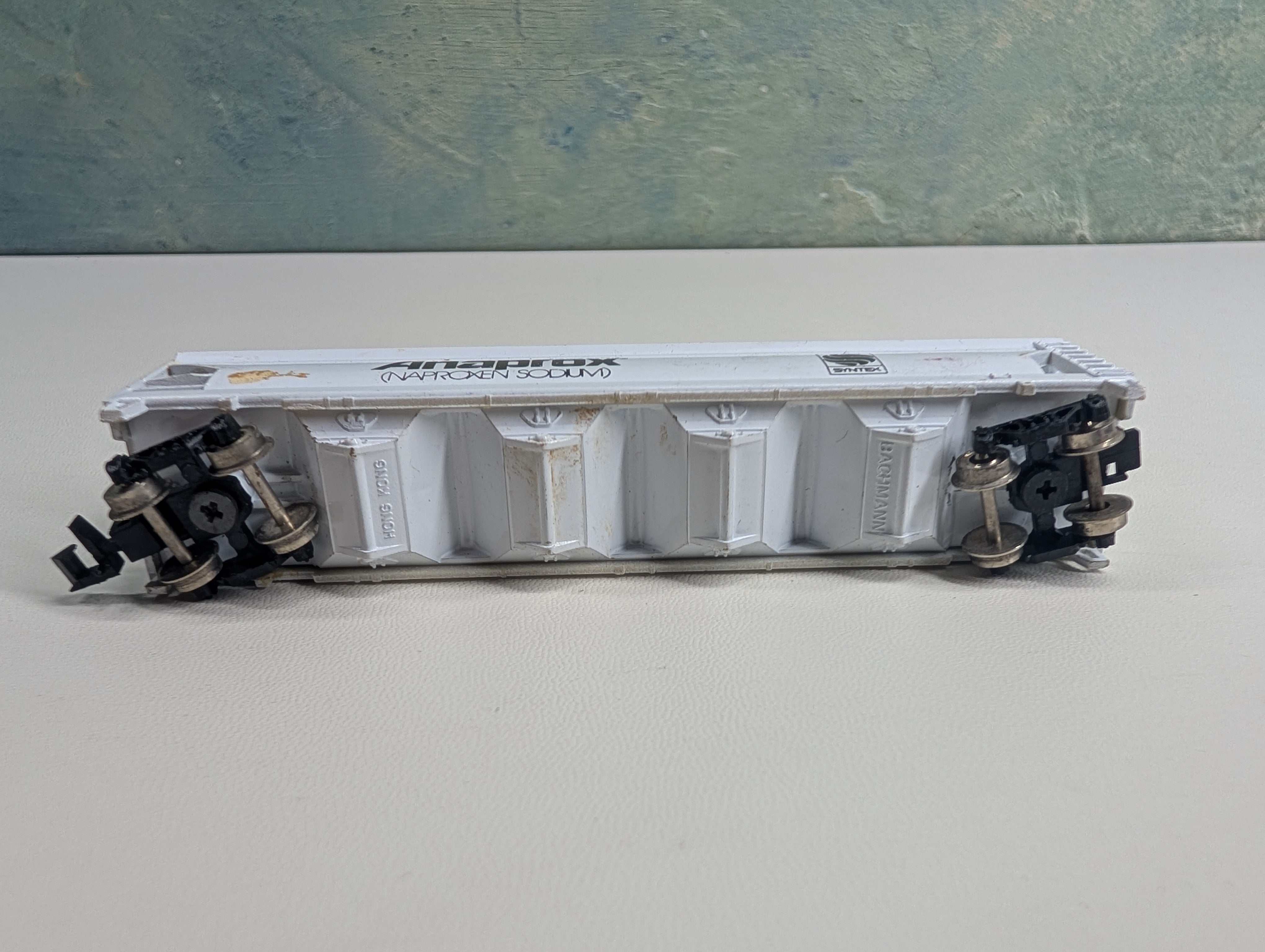 USED Bachmann N Scale 4 Bay Covered Hopper Syntex Anaprox