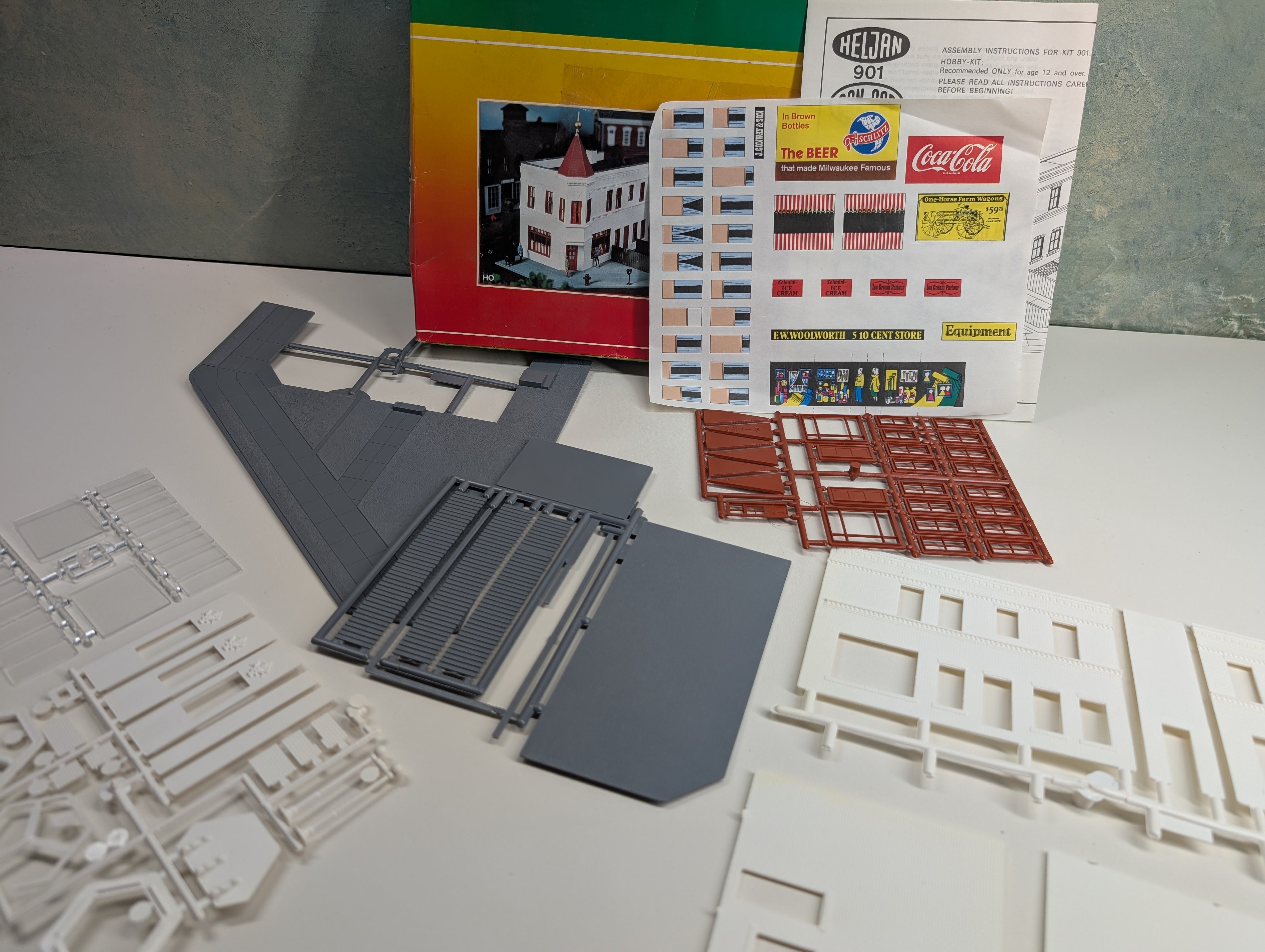 USED Heljan 901 HO Scale Two Brother's Restaurant KIT