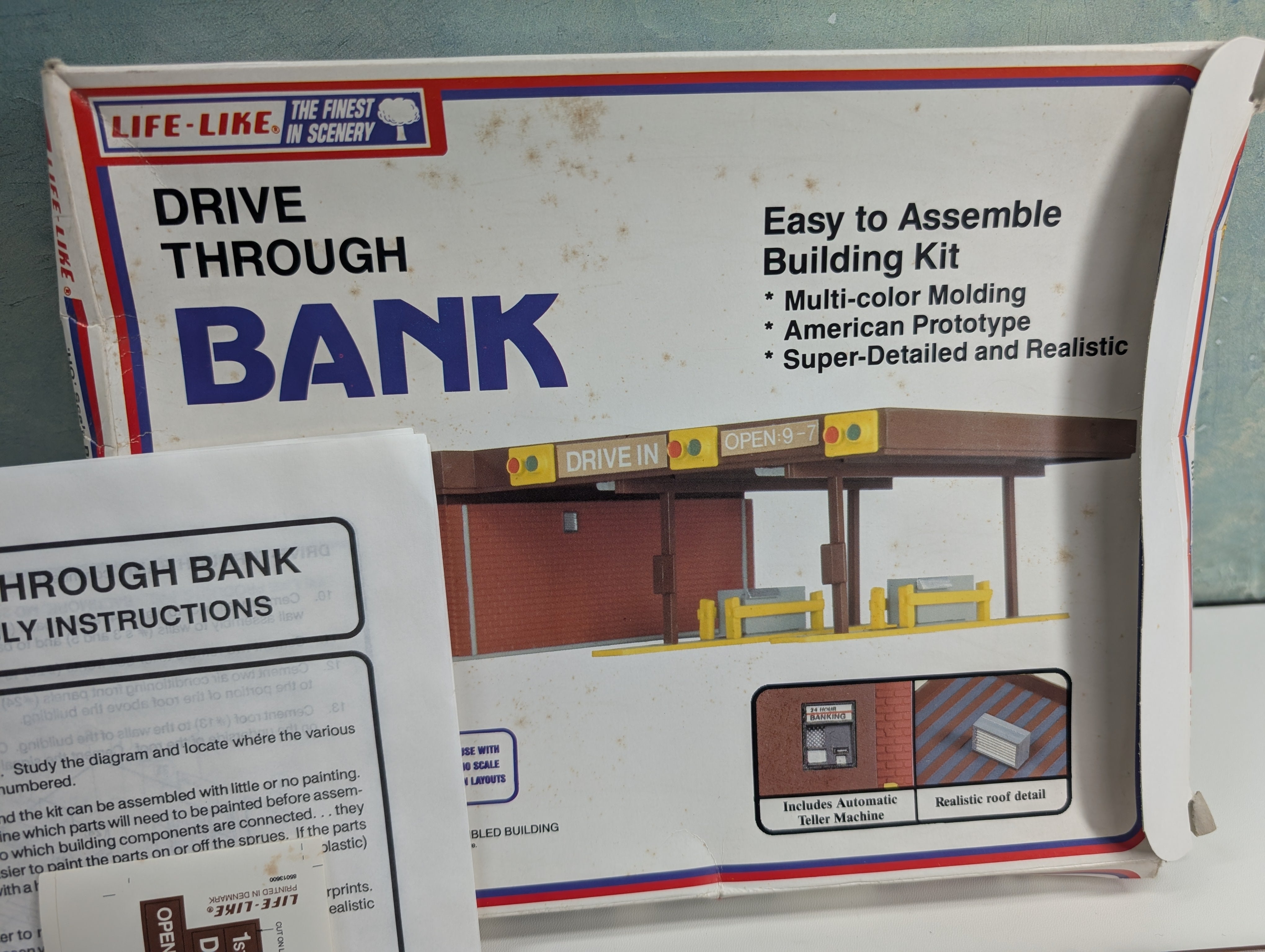 USED Life-Like 1360 HO Scale Drive Through Bank KIT