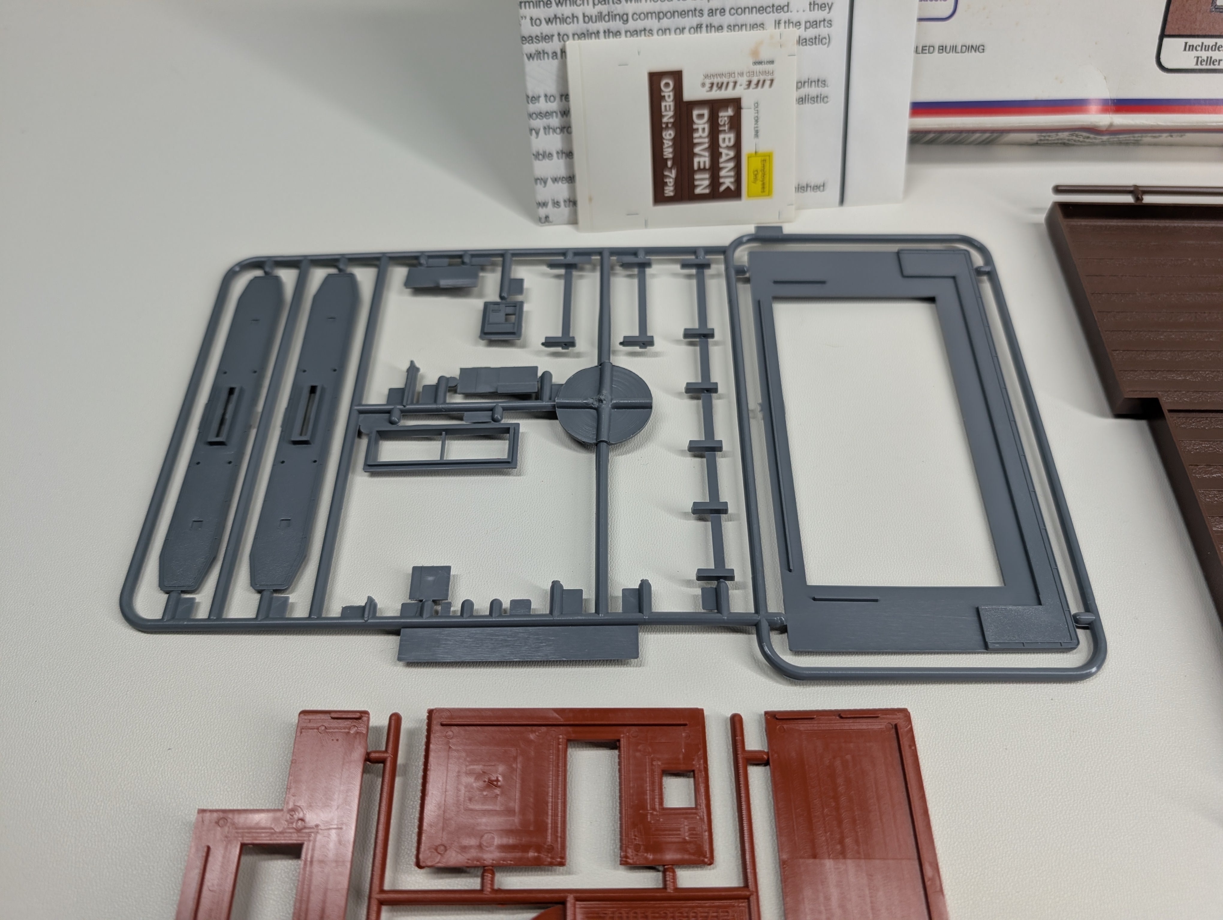 USED Life-Like 1360 HO Scale Drive Through Bank KIT