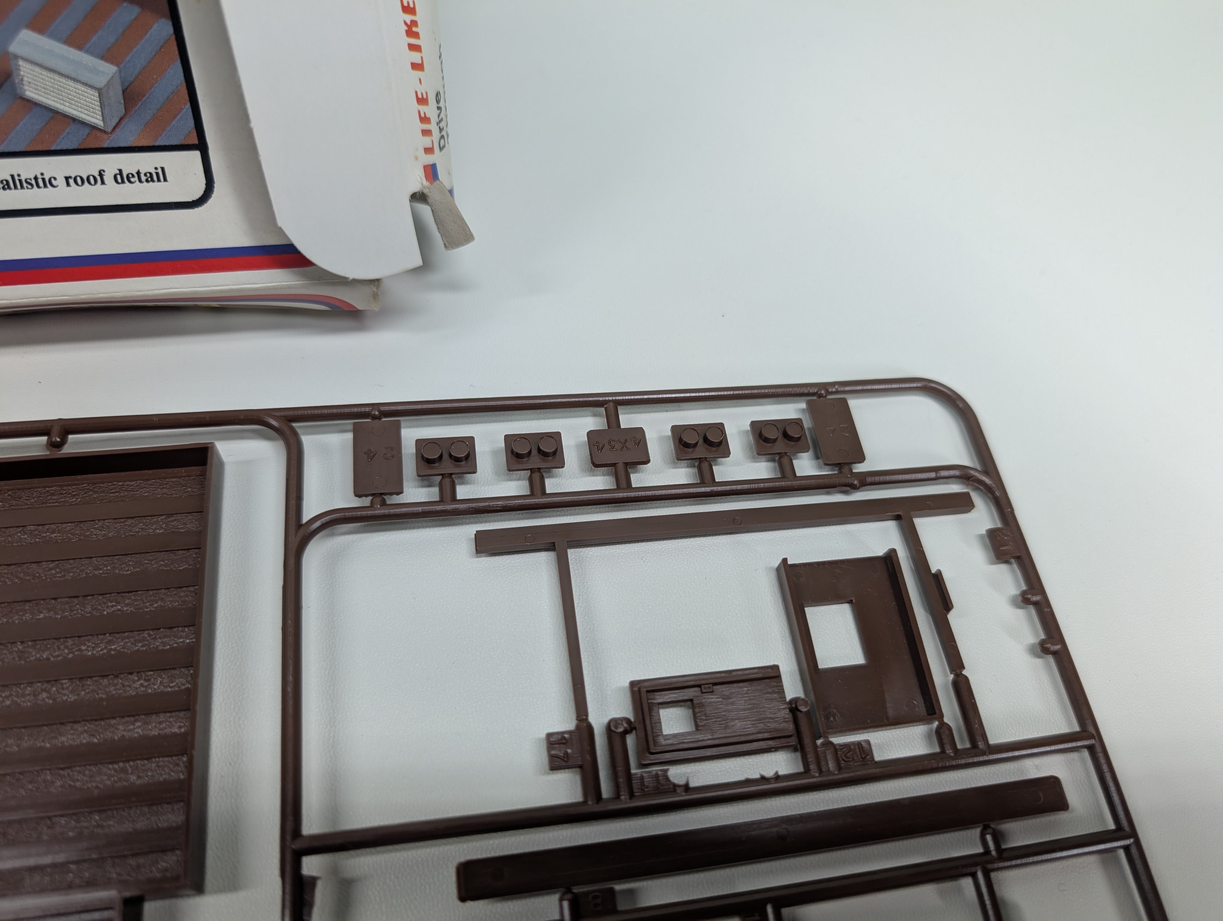 USED Life-Like 1360 HO Scale Drive Through Bank KIT