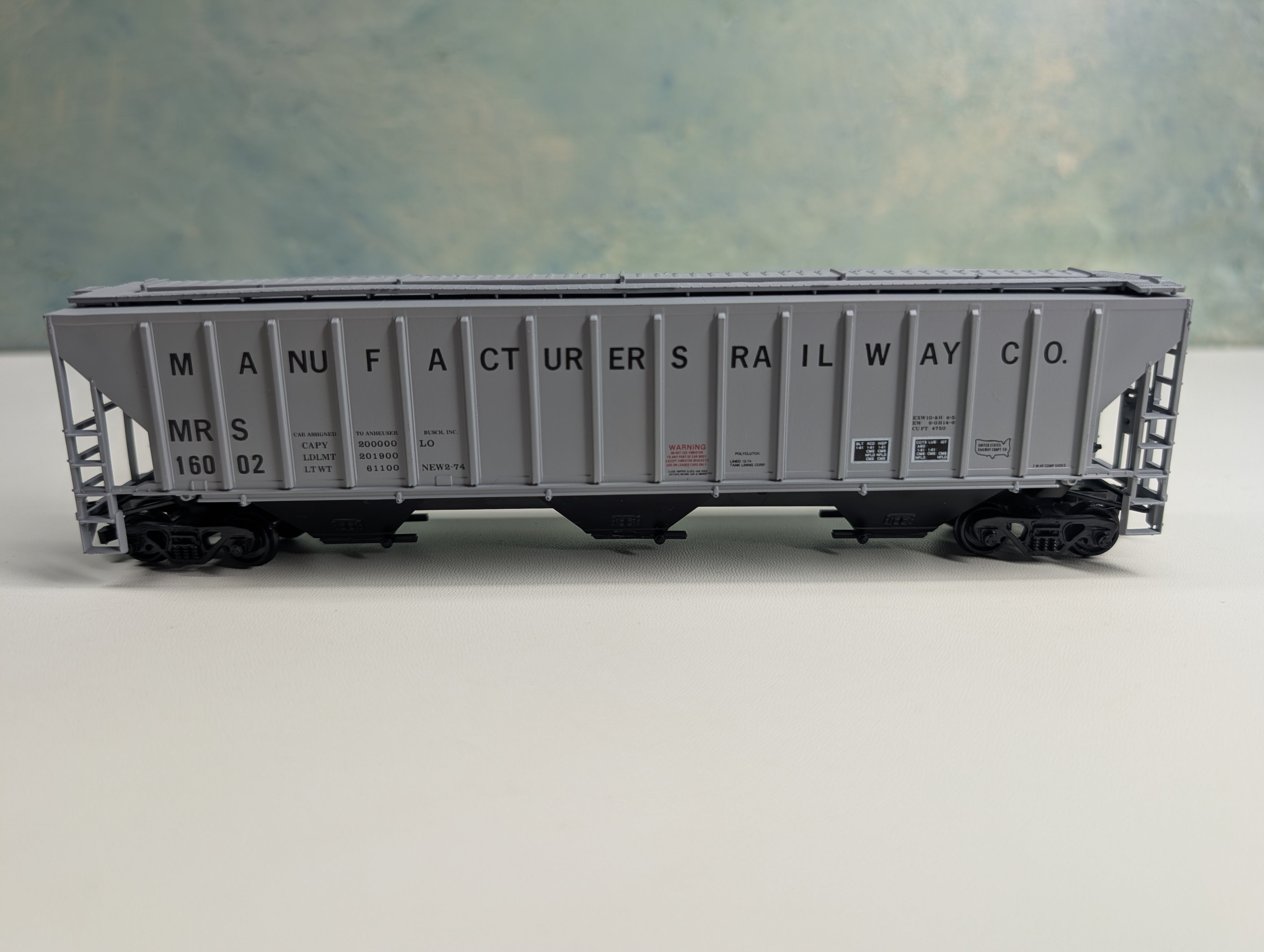USED Athearn HO Scale 54' PS Ribside Covered Hopper, Manufacturers Railway Anheuser-Busch MRS #16002 Bev-Bel