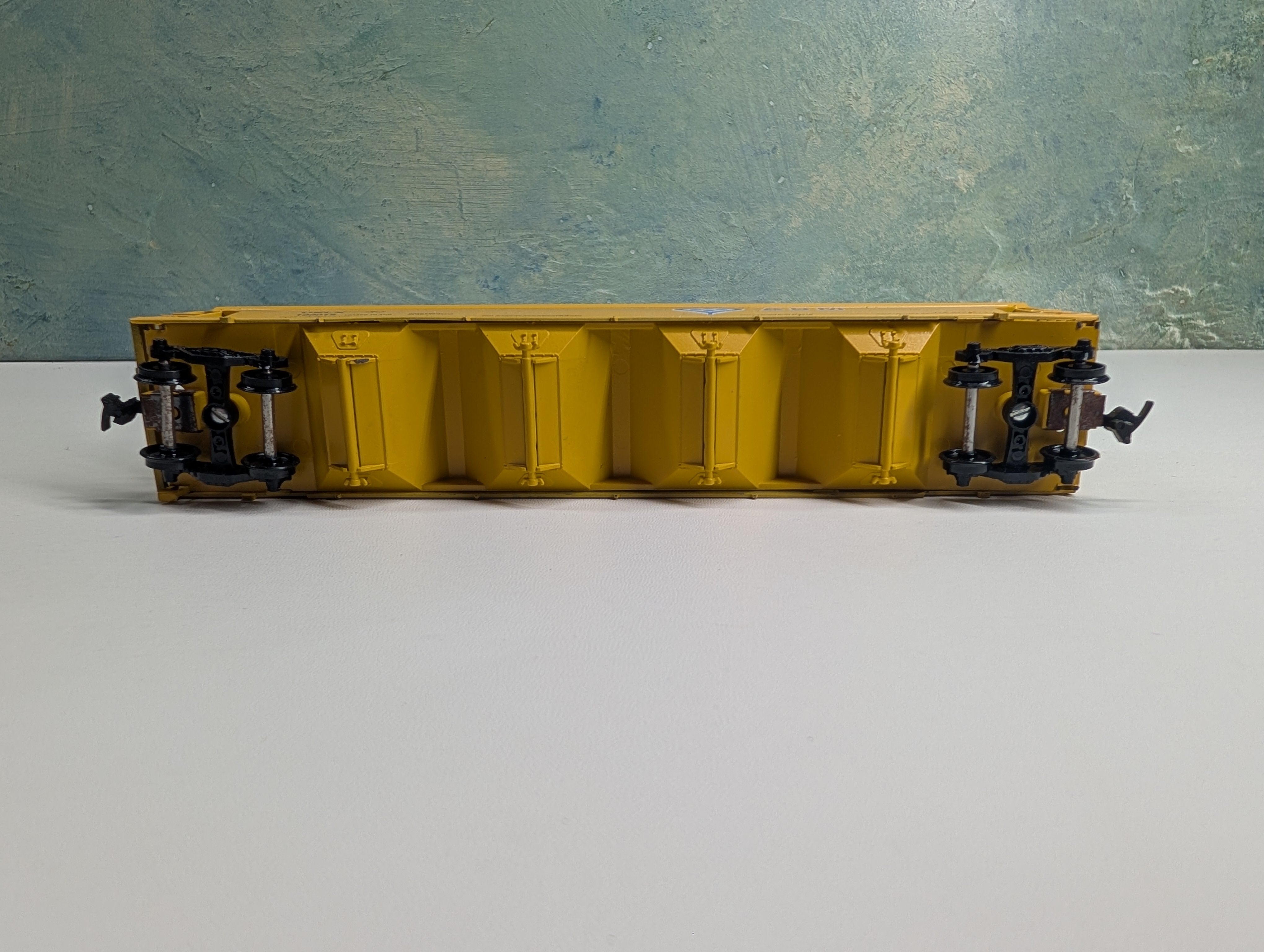 USED Athearn HO Scale 55' ACF Center Flow Covered Hopper ADM UELX #100015 Bev-Bel