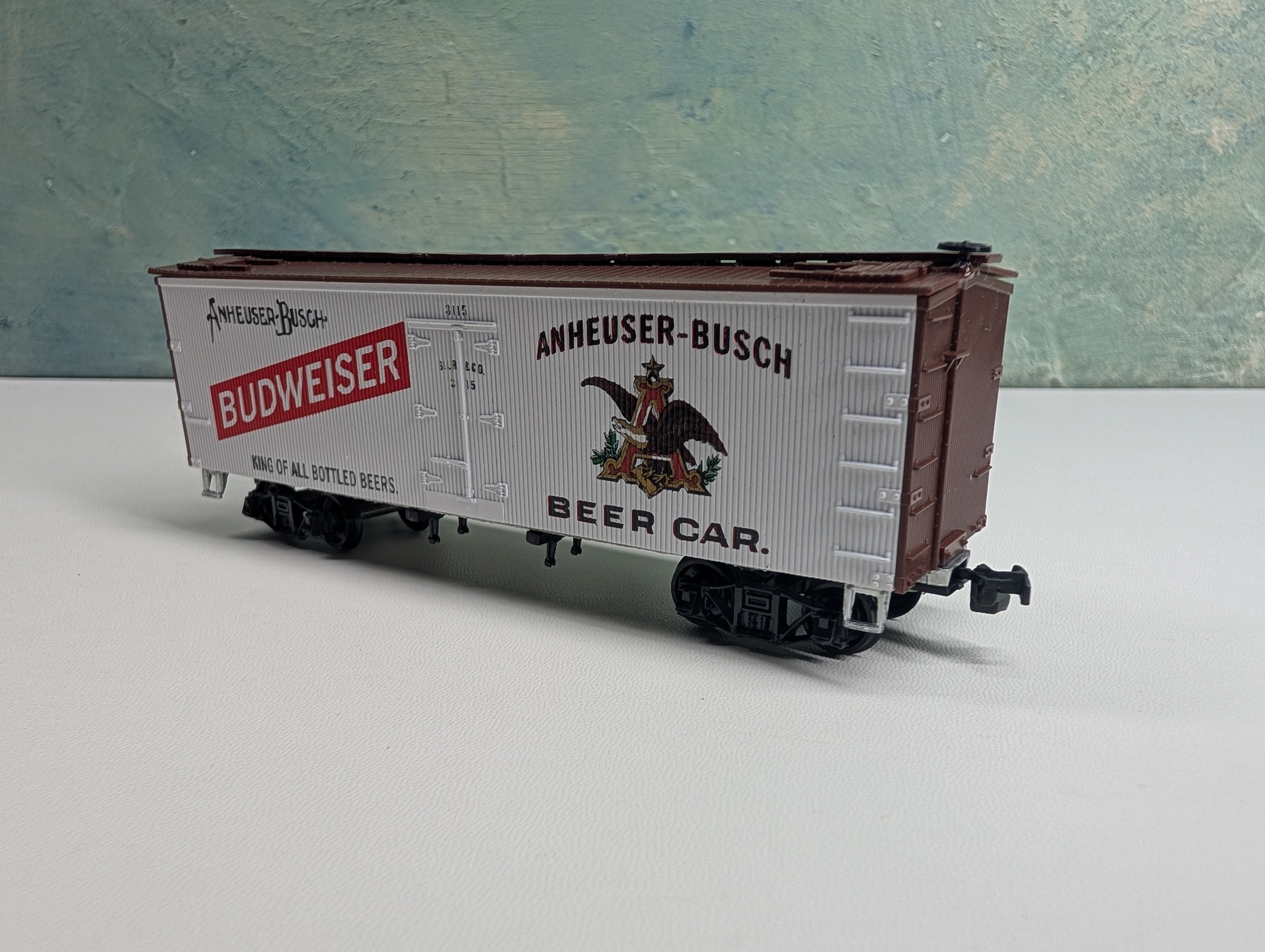 USED Roundhouse HO Scale 36' Billboard Refrigerator Box Car, Beer Car Anheuser-Busch #3115