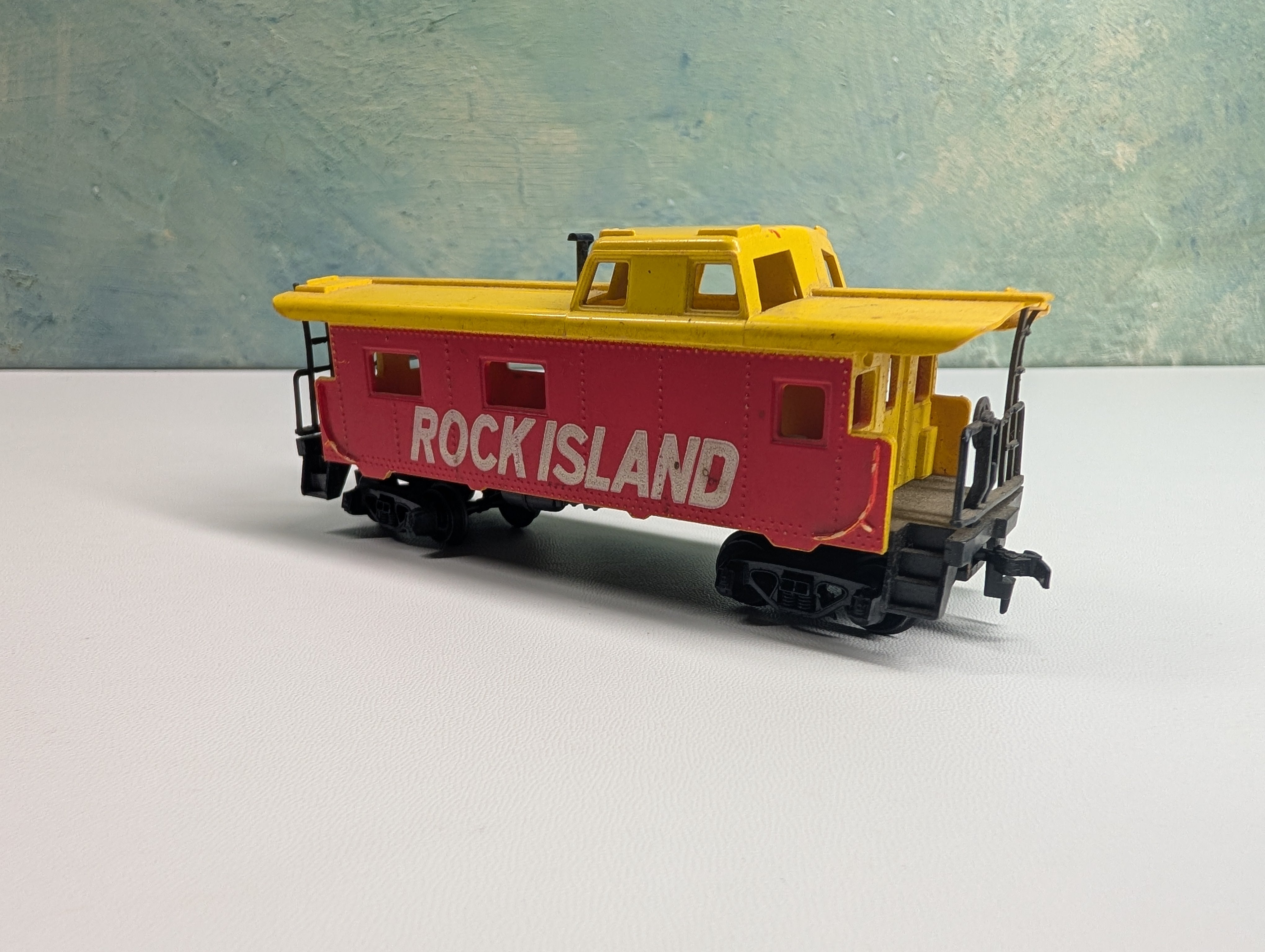 USED Tyco HO Scale Caboose Rock Island