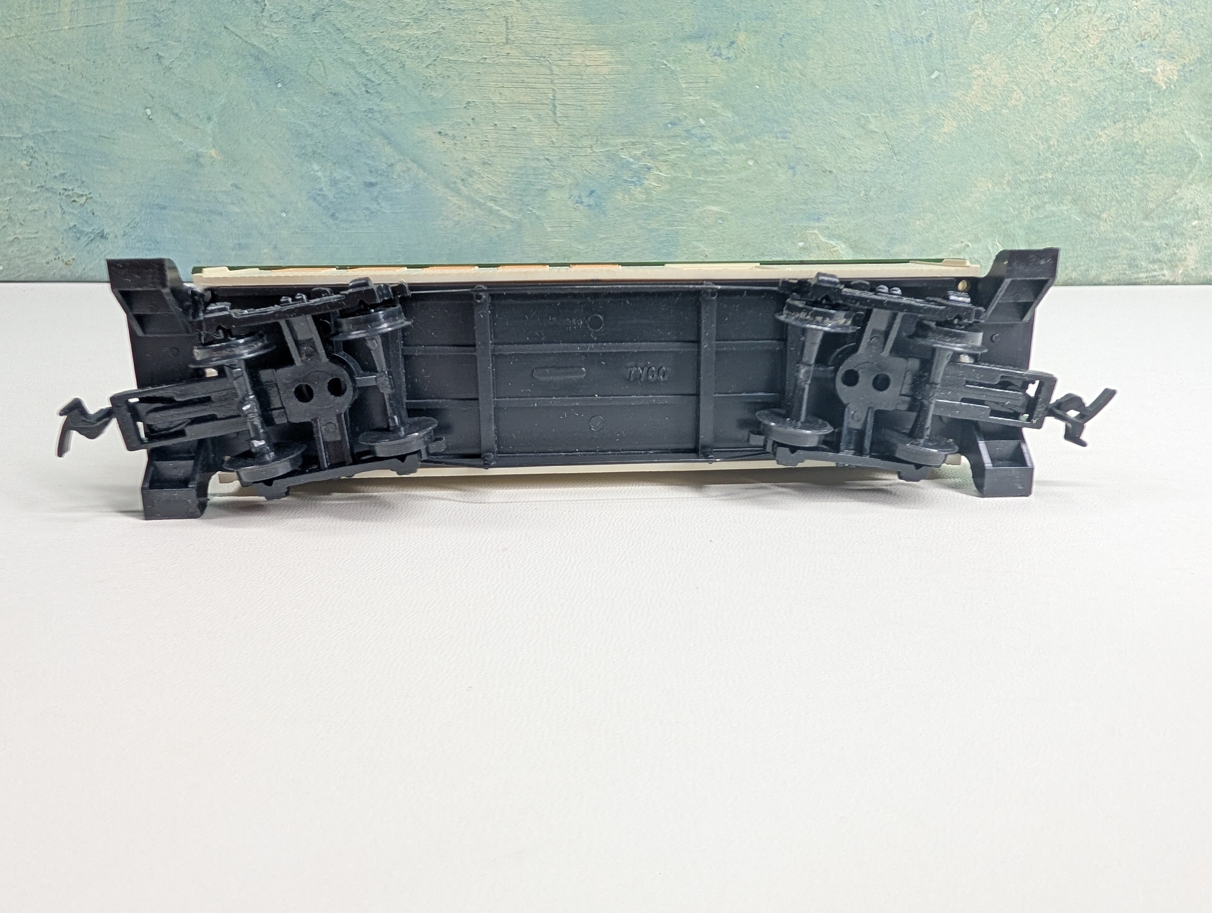 USED Tyco HO Scale 1890 Passenger Coach Santa Fe