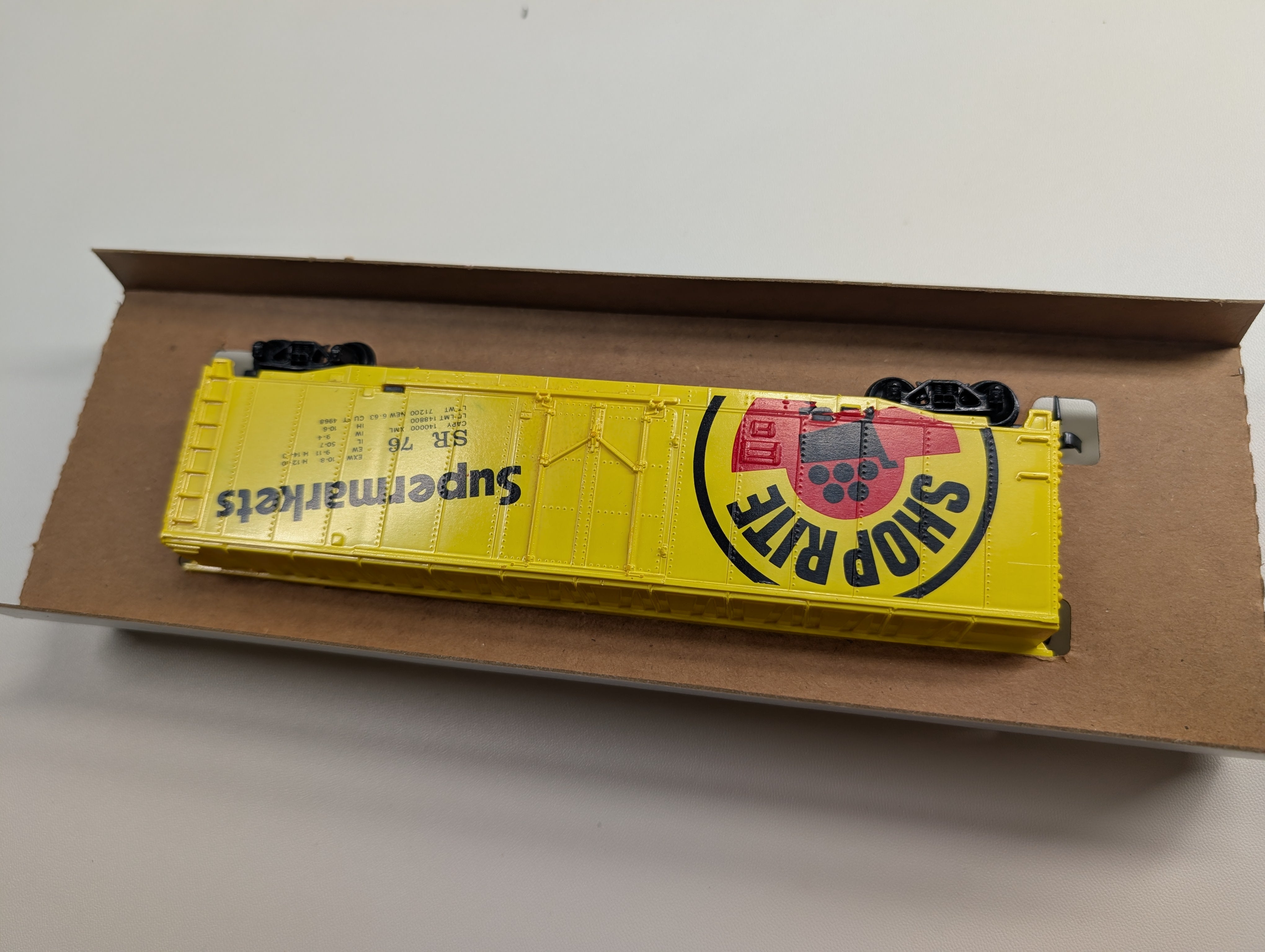 USED Tyco HO Scale 50' Plug Door Box Car Shop-Rite