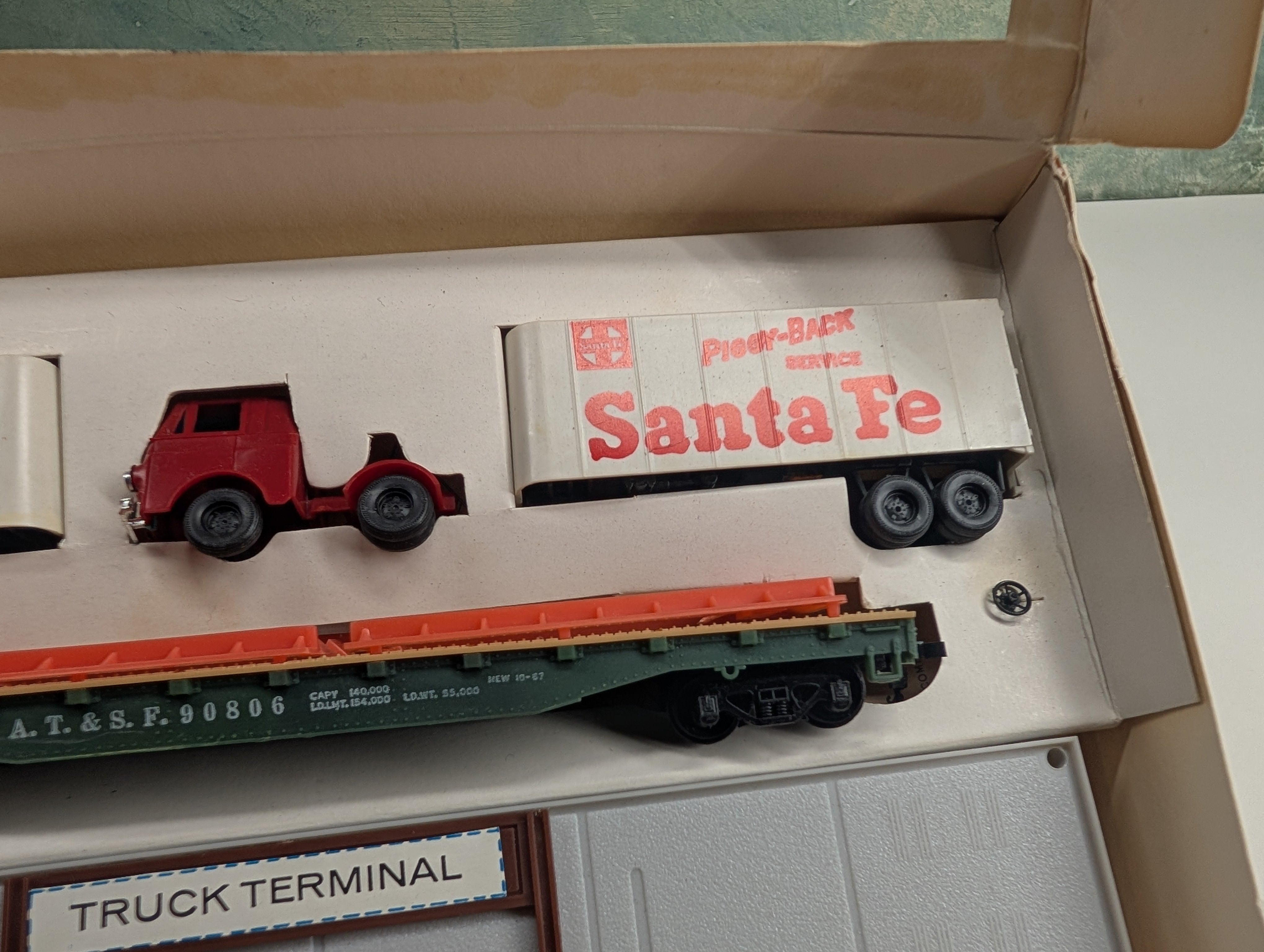 USED Tyco #348:500 HO Scale Piggyback Flat Car Set Santa Fe