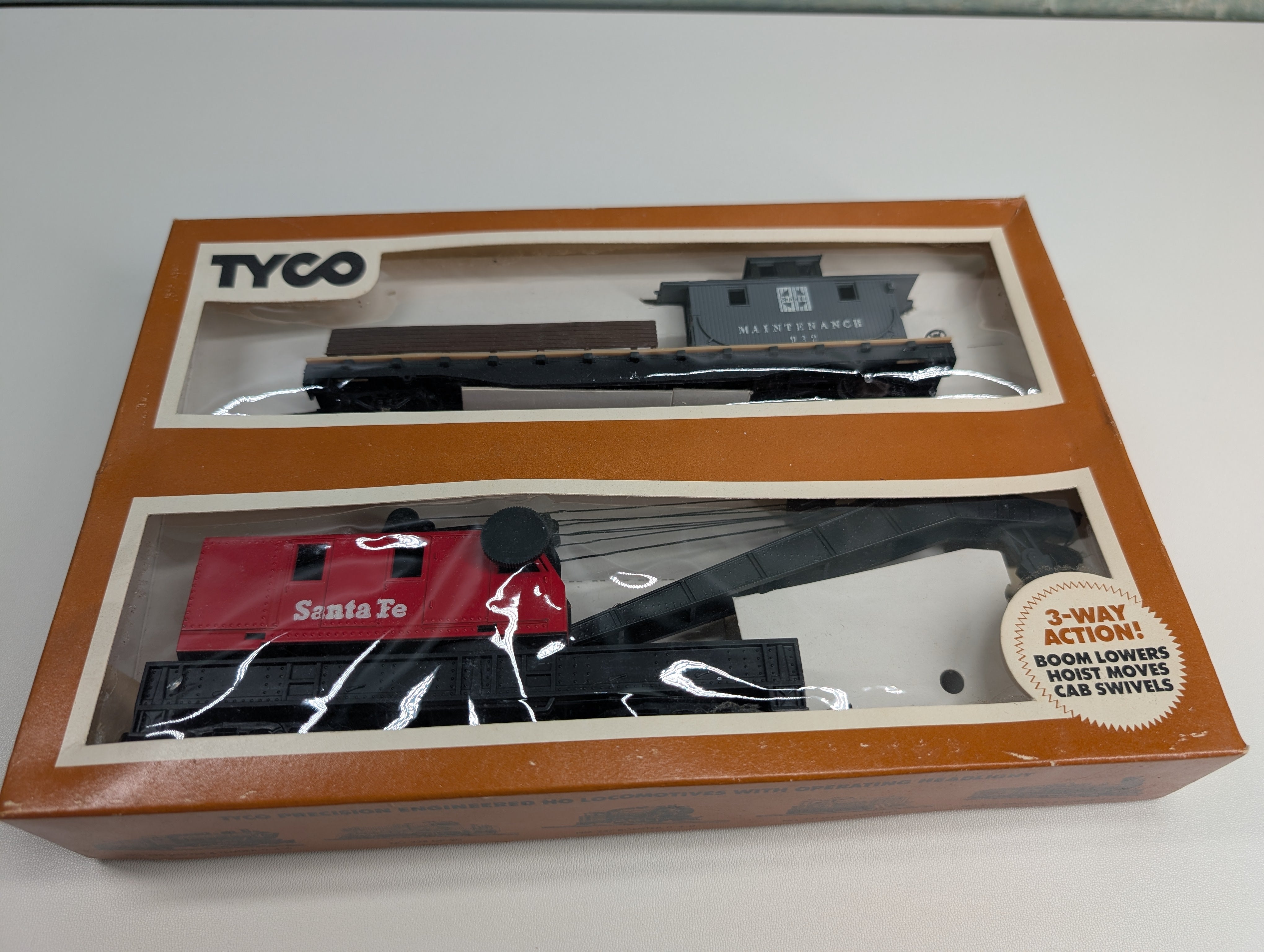USED Tyco HO Scale Operating Crane Car w/ Boom Tender Set Santa Fe