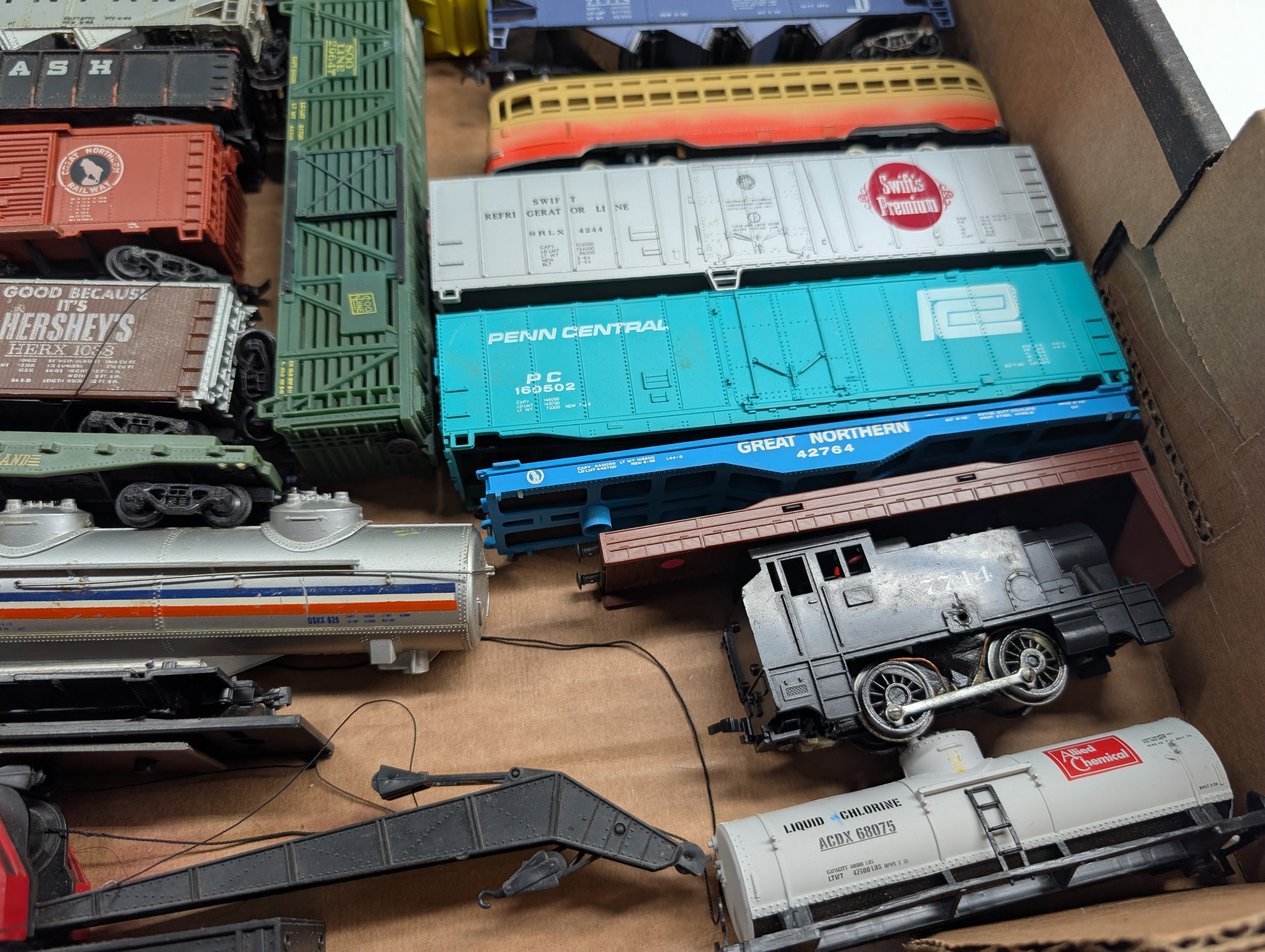 USED HO Scale Lot of Parts/Repairs Crane, Hoppers, Tank Cars, Bus & more Freight