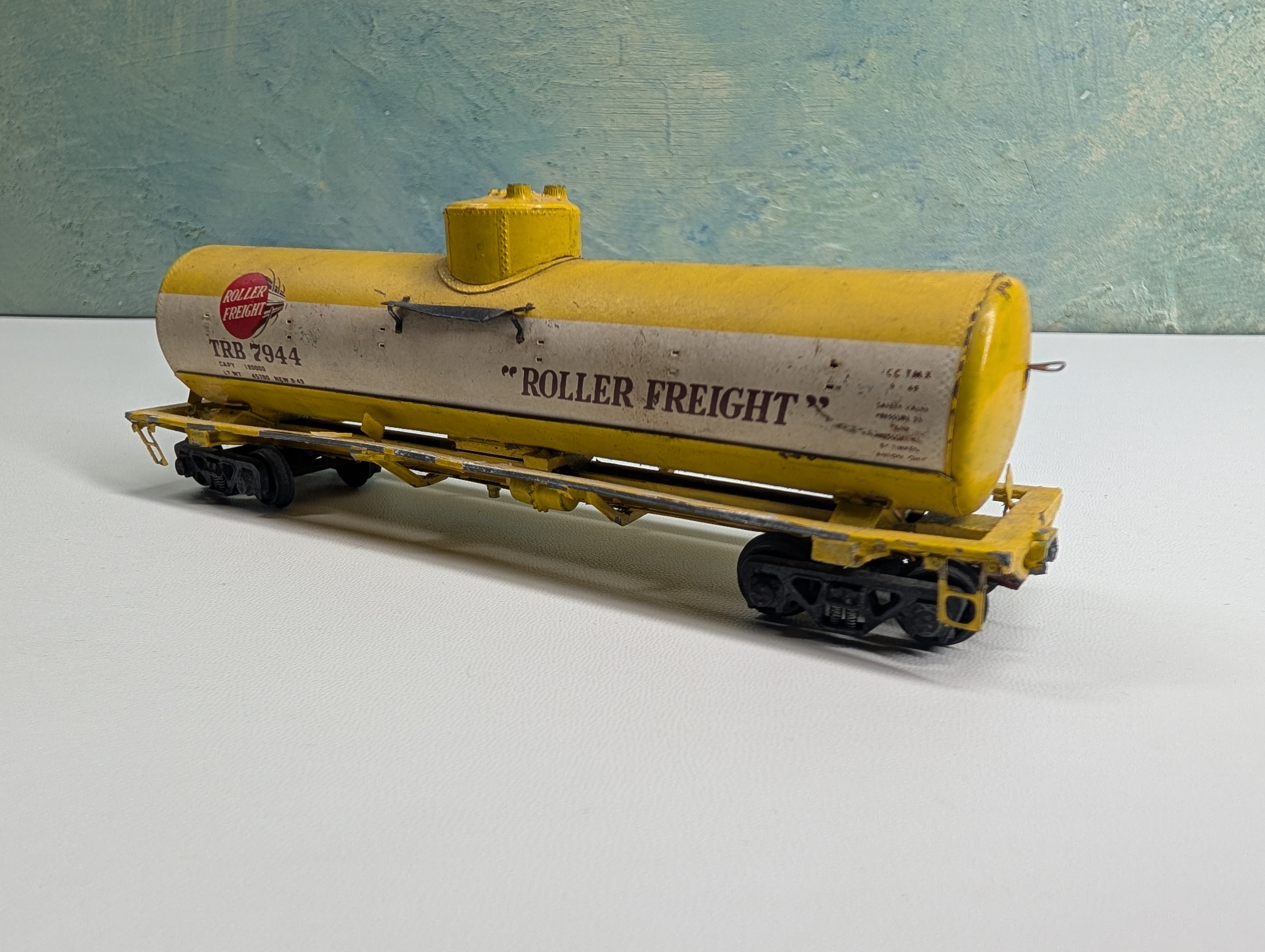 USED Athearn HO Scale Single Dome Tank Car, Metal Timken Roller Bearing TRB #7944