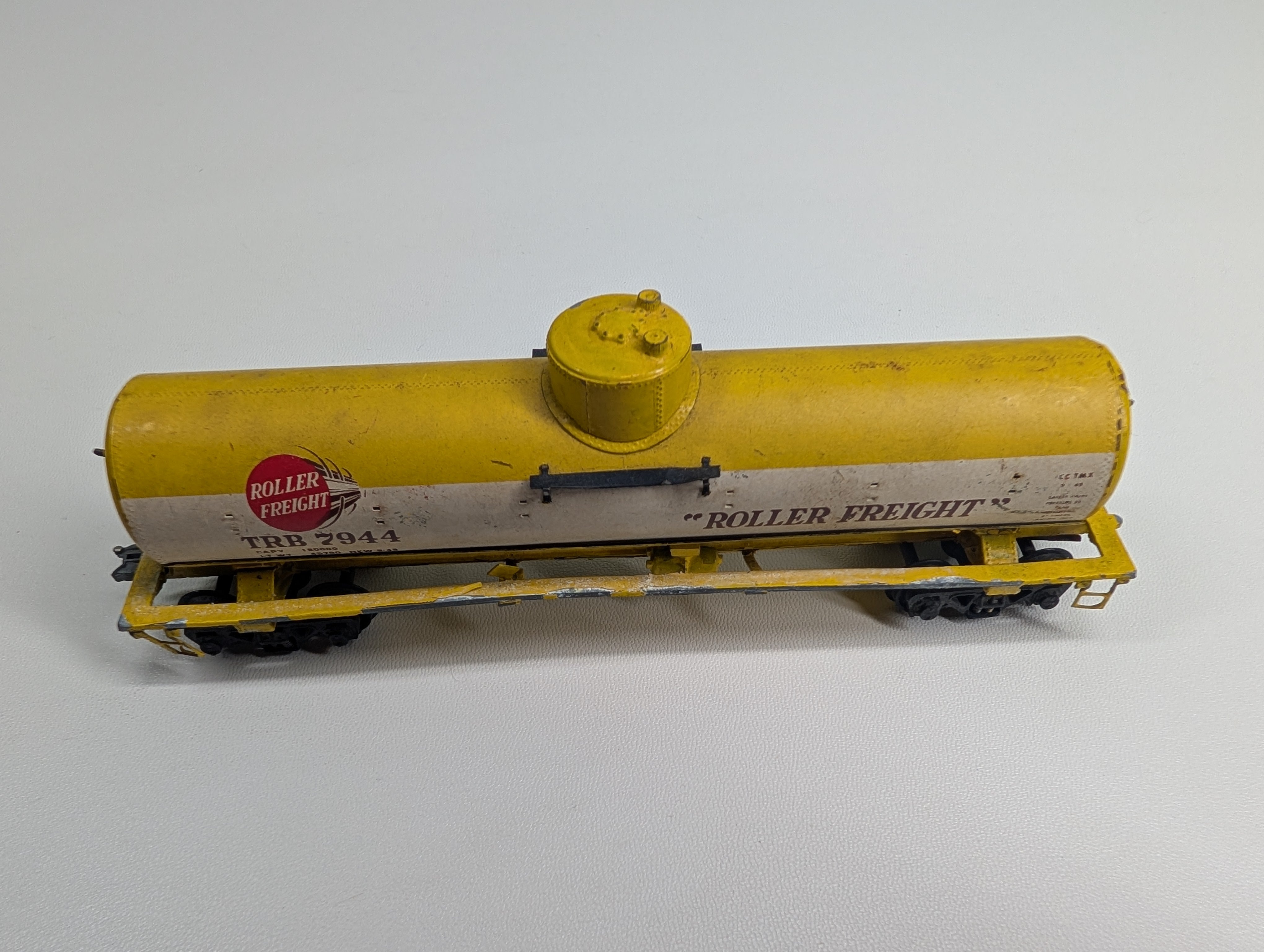 USED Athearn HO Scale Single Dome Tank Car, Metal Timken Roller Bearing TRB #7944