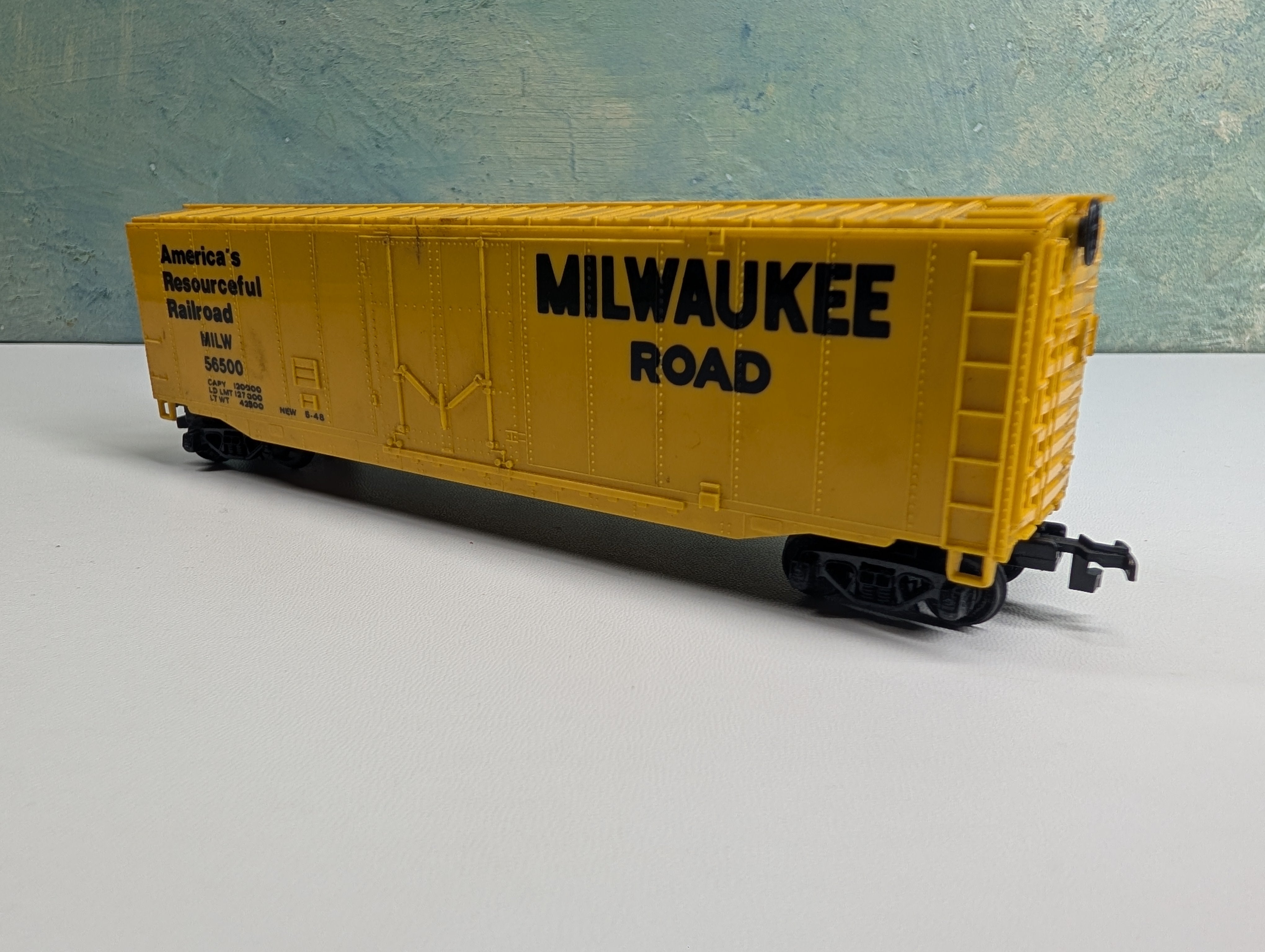 USED Bachmann HO Scale 50' Box Car Milwaukee Road MILW #56500