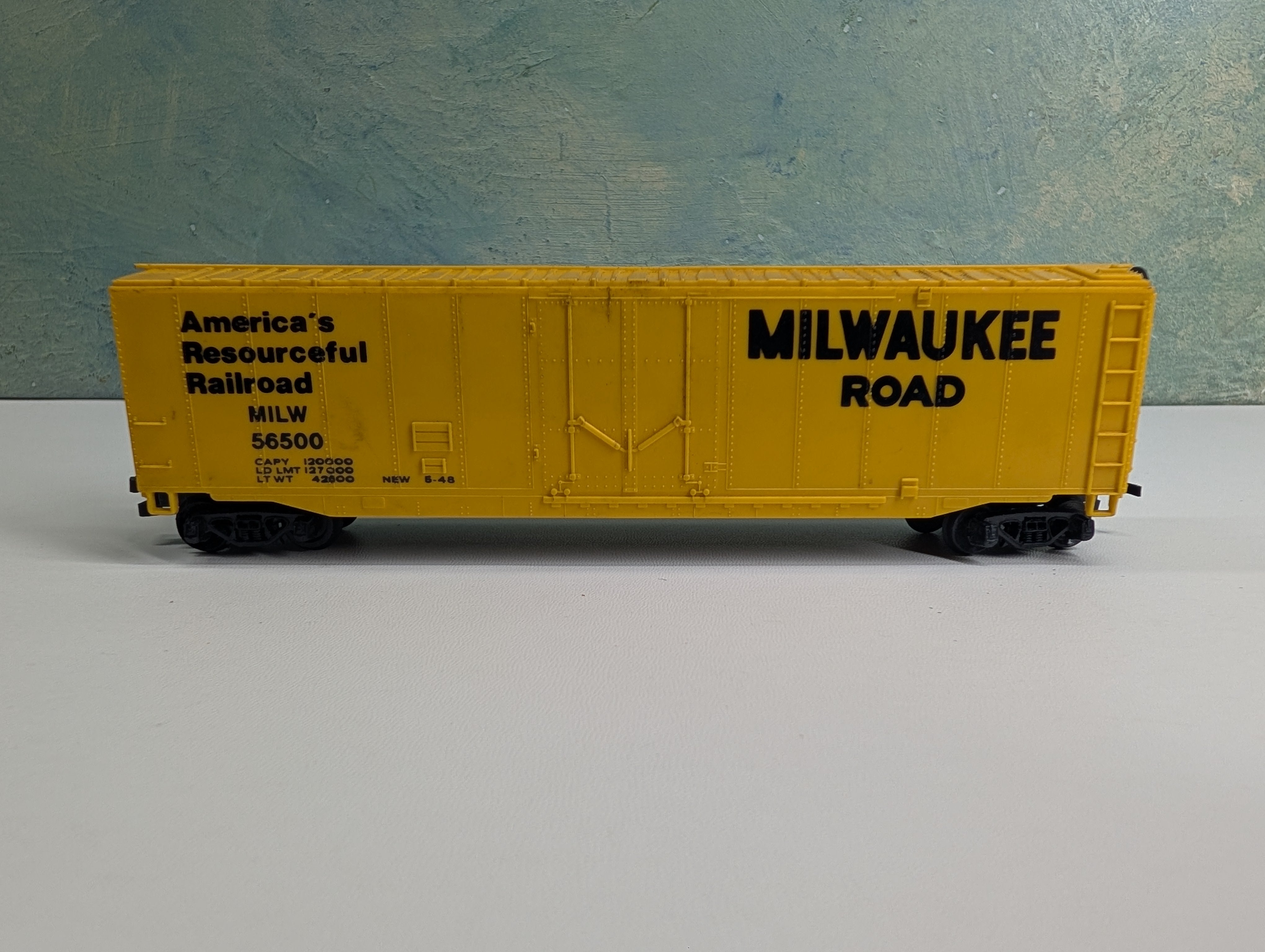 USED Bachmann HO Scale 50' Box Car Milwaukee Road MILW #56500