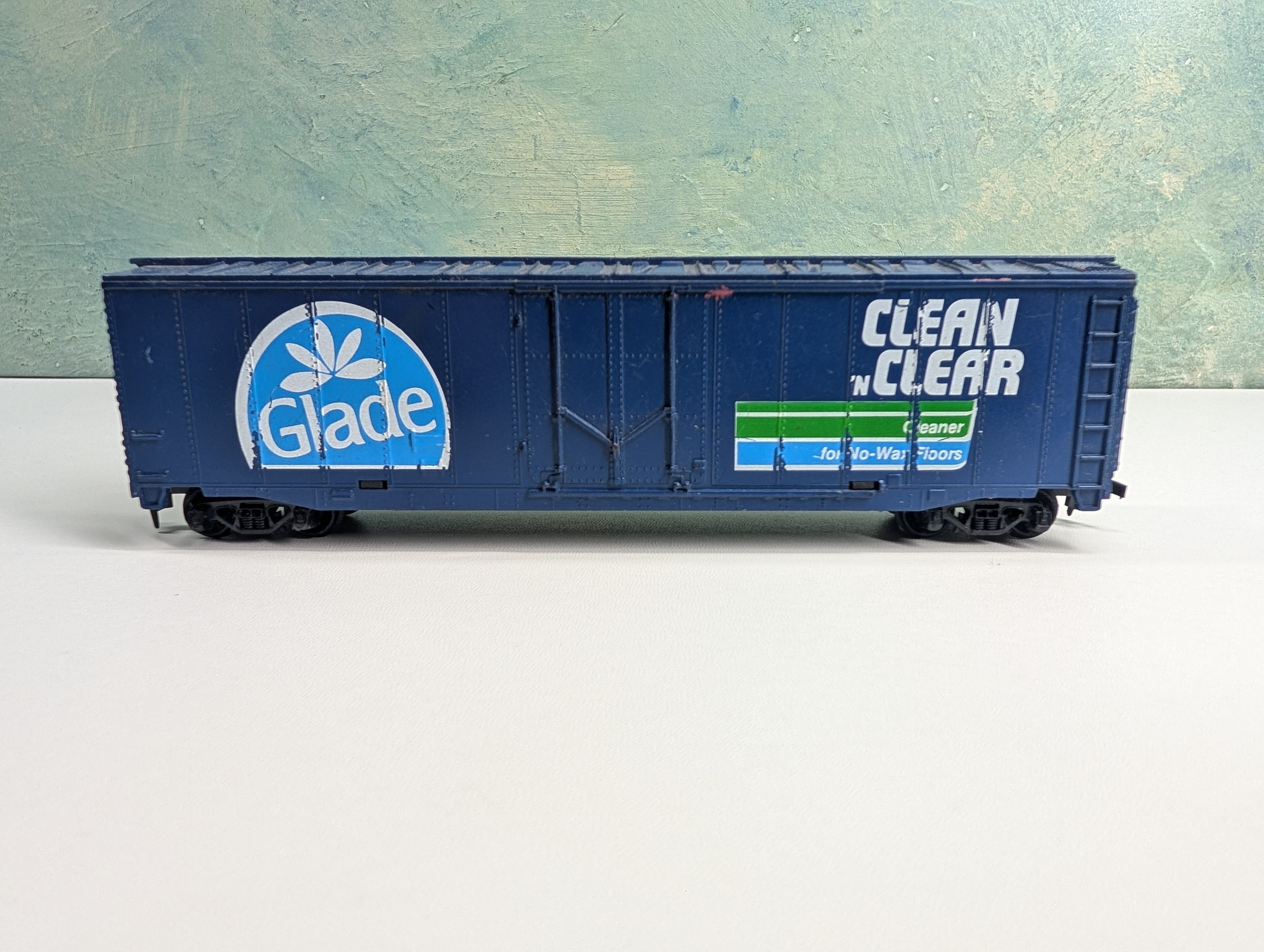 USED Tyco HO Scale 50' Box Car Glade Clean 'N Clear
