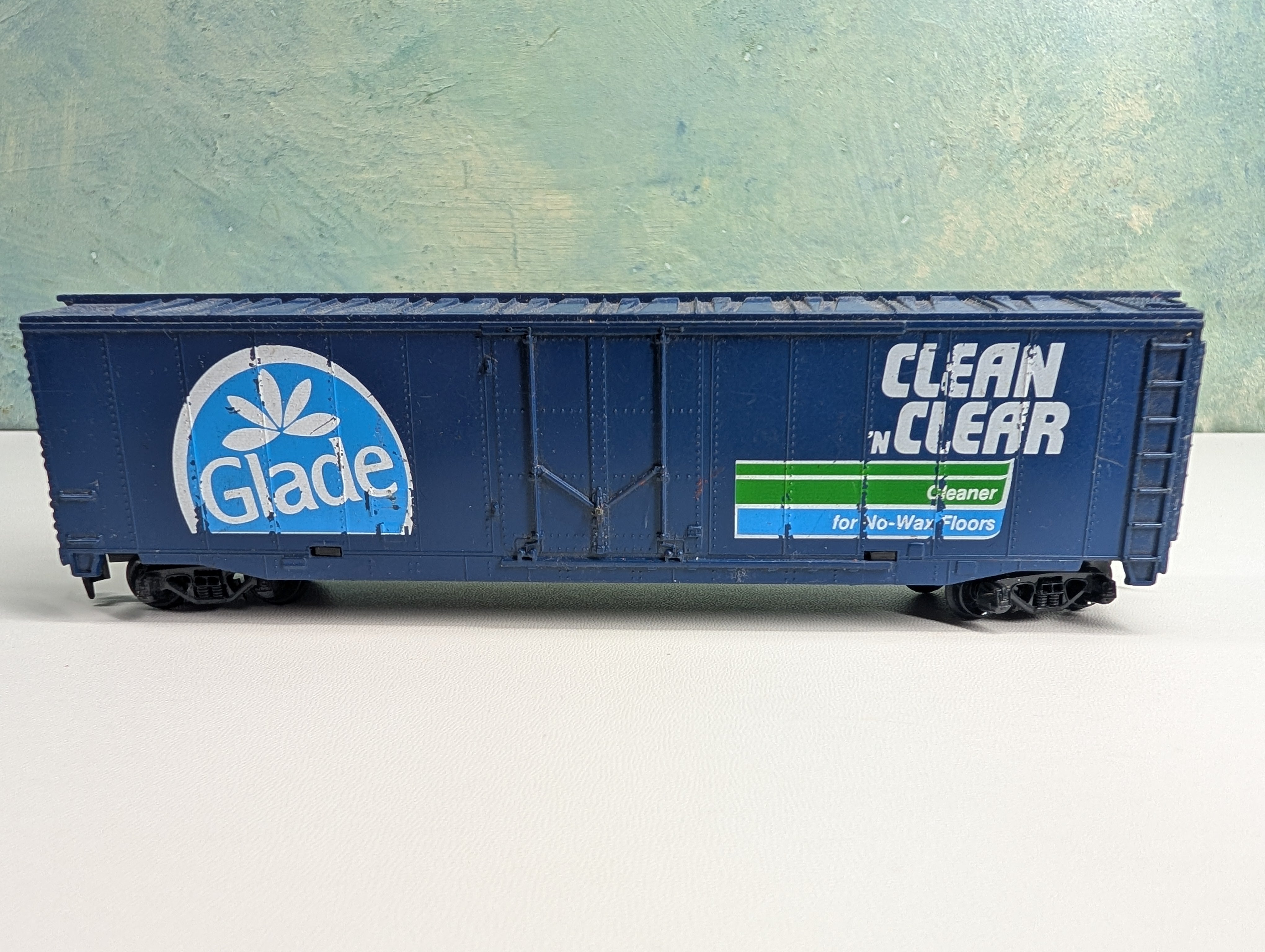 USED Tyco HO Scale 50' Box Car Glade Clean 'N Clear