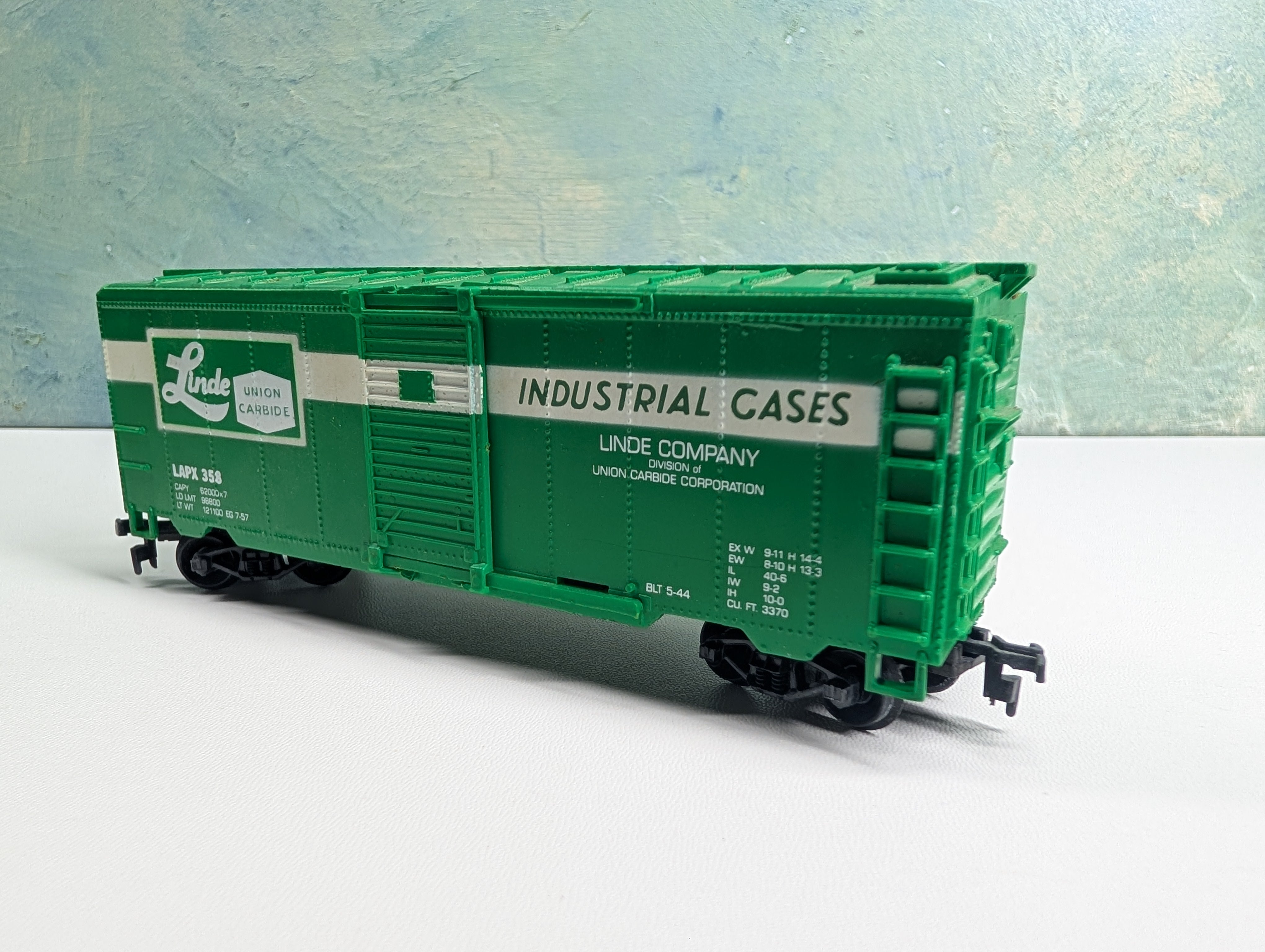 USED Life-Like HO Scale 40' Box Car Linde Union Carbide LAPX #358