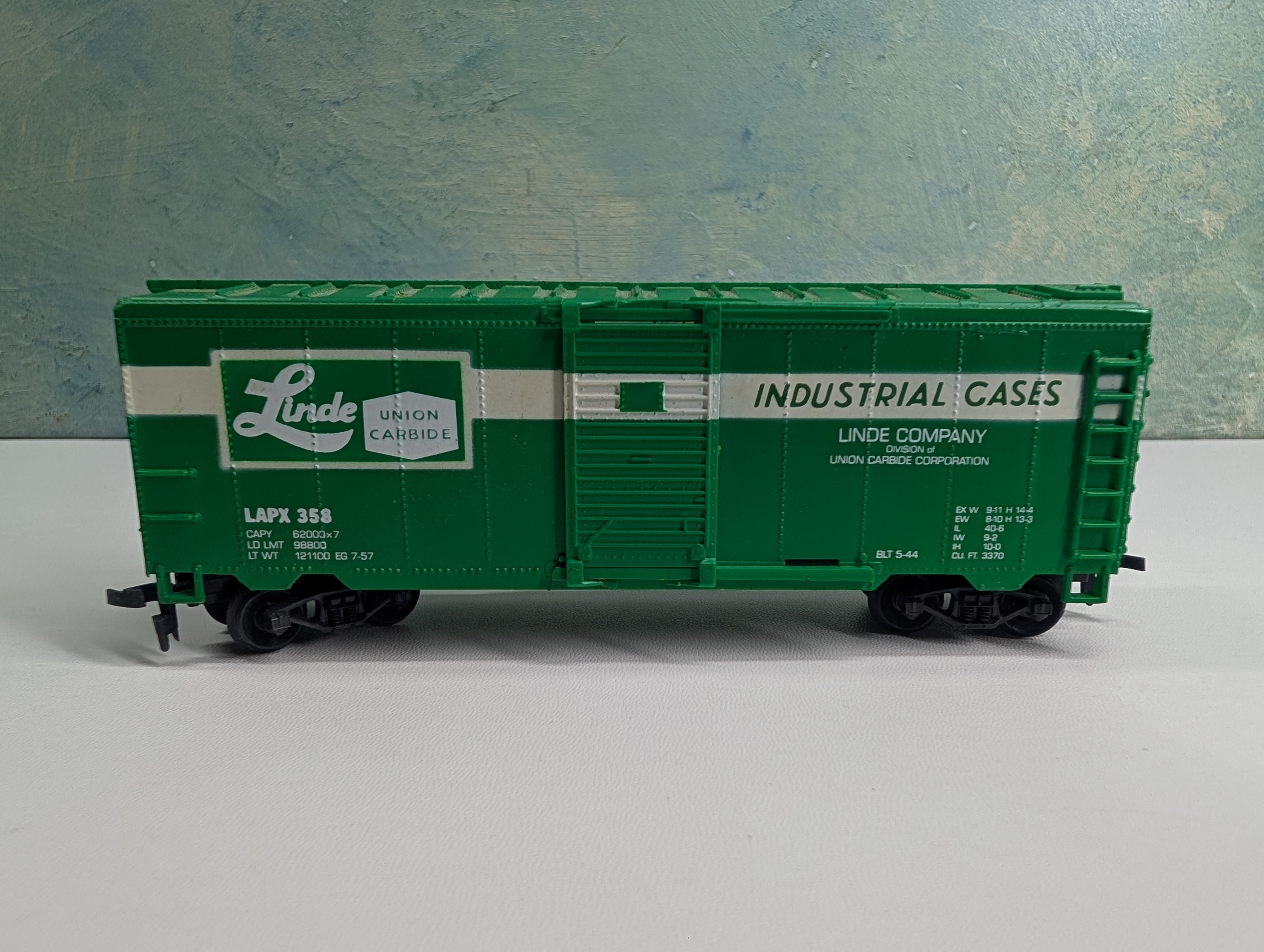 USED Life-Like HO Scale 40' Box Car Linde Union Carbide LAPX #358