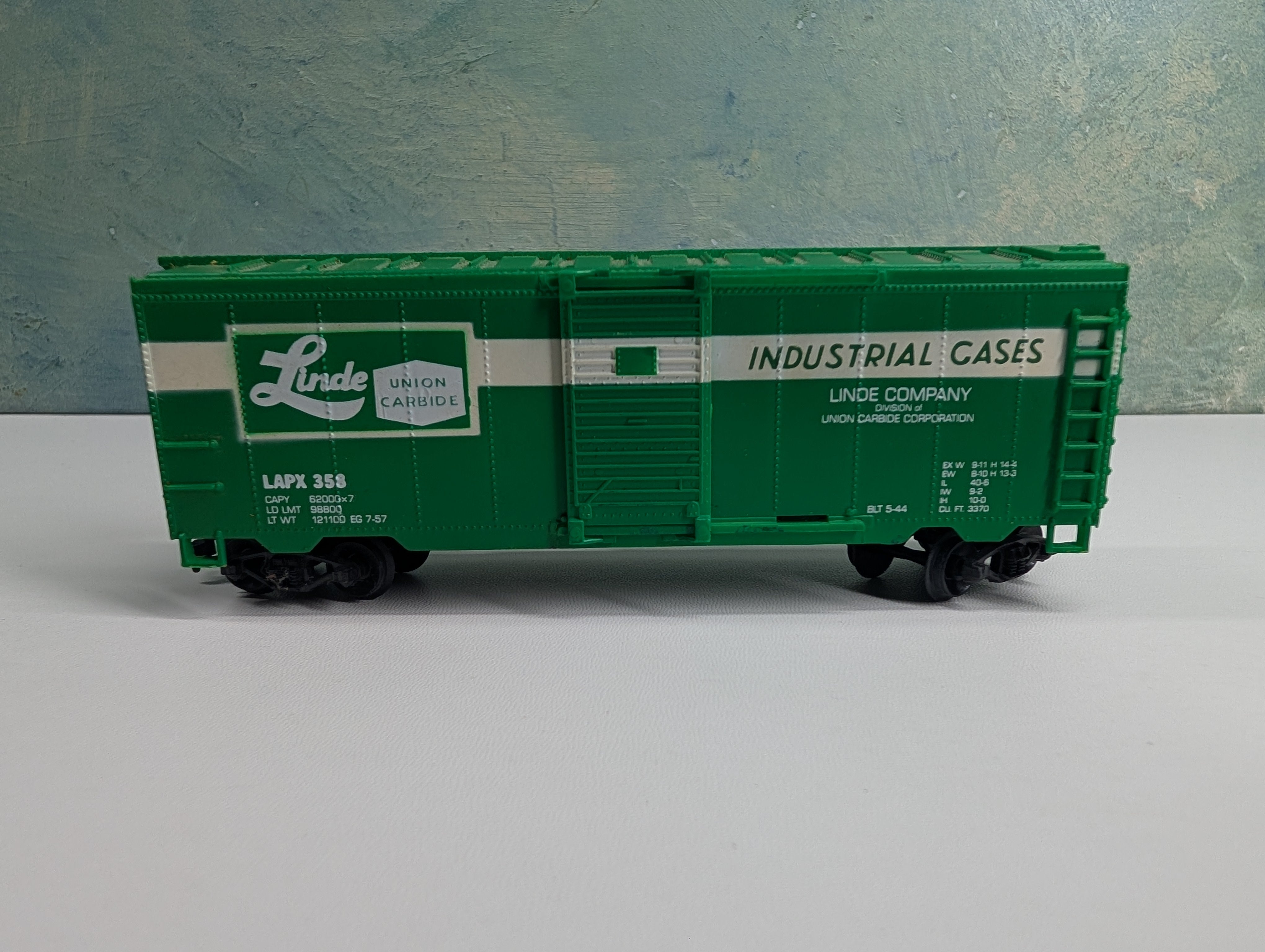 USED Life-Like HO Scale 40' Box Car Linde Union Carbide LAPX #358