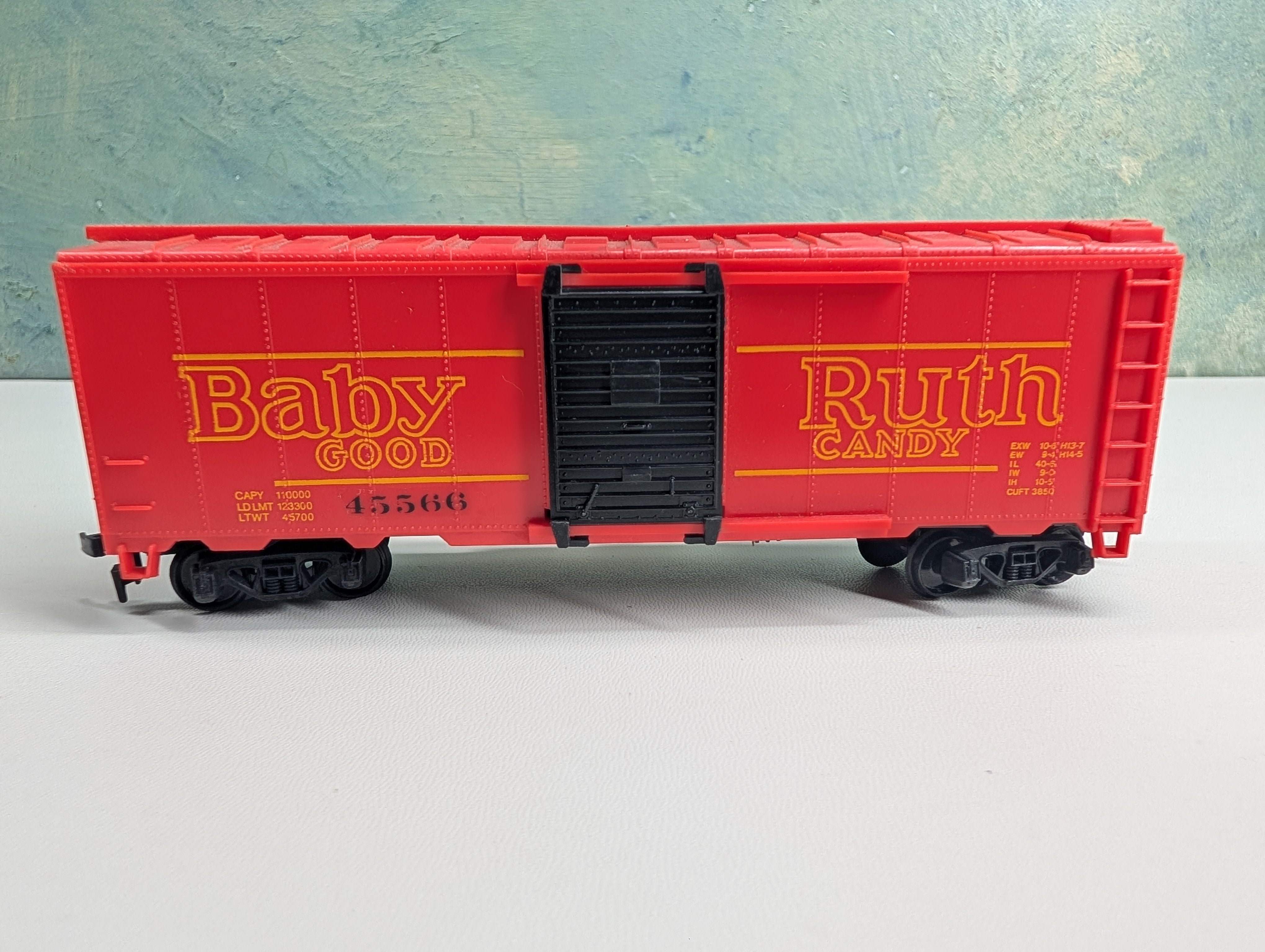 USED HO Scale 40' Box Car Baby Ruth #45566