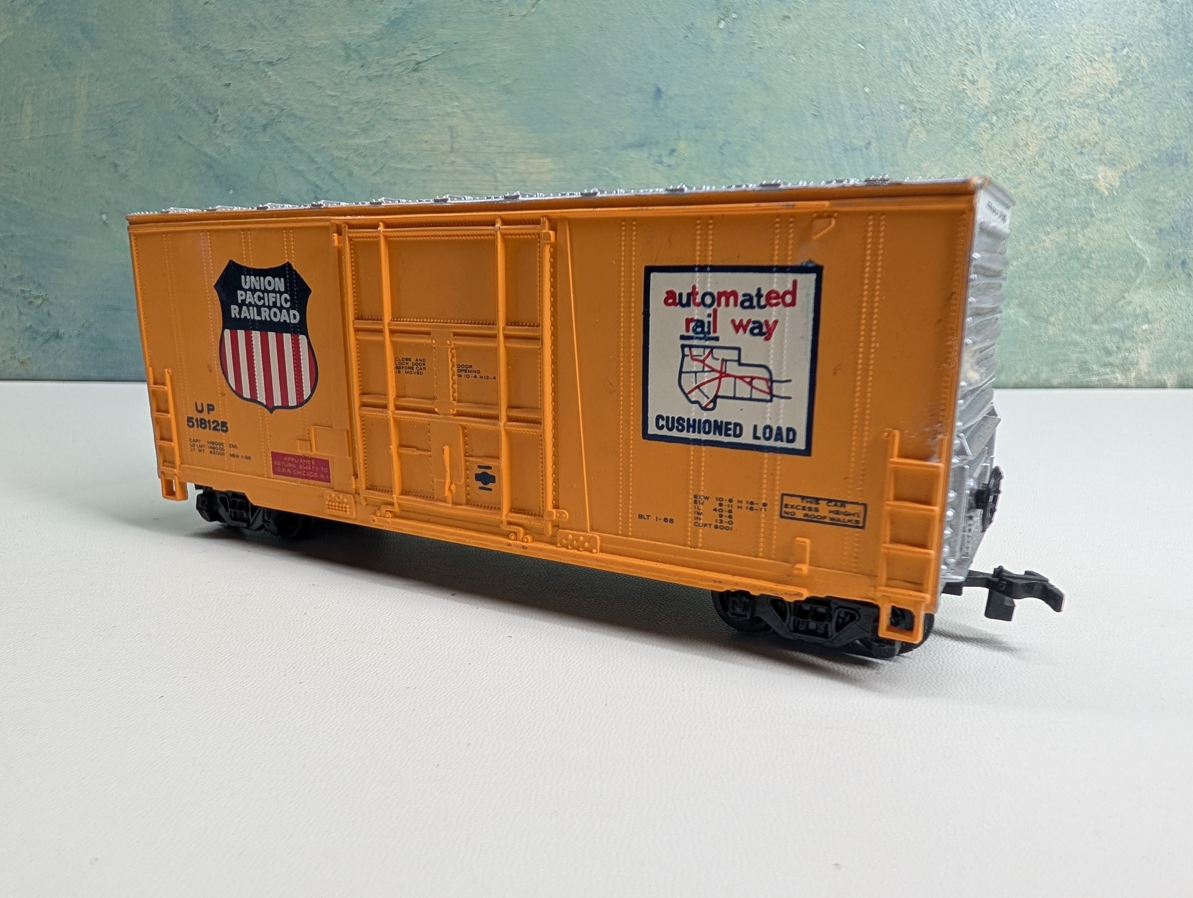 USED Bachmann HO Scale 40' Hi-Cube Box Car Union Pacific UP #518125