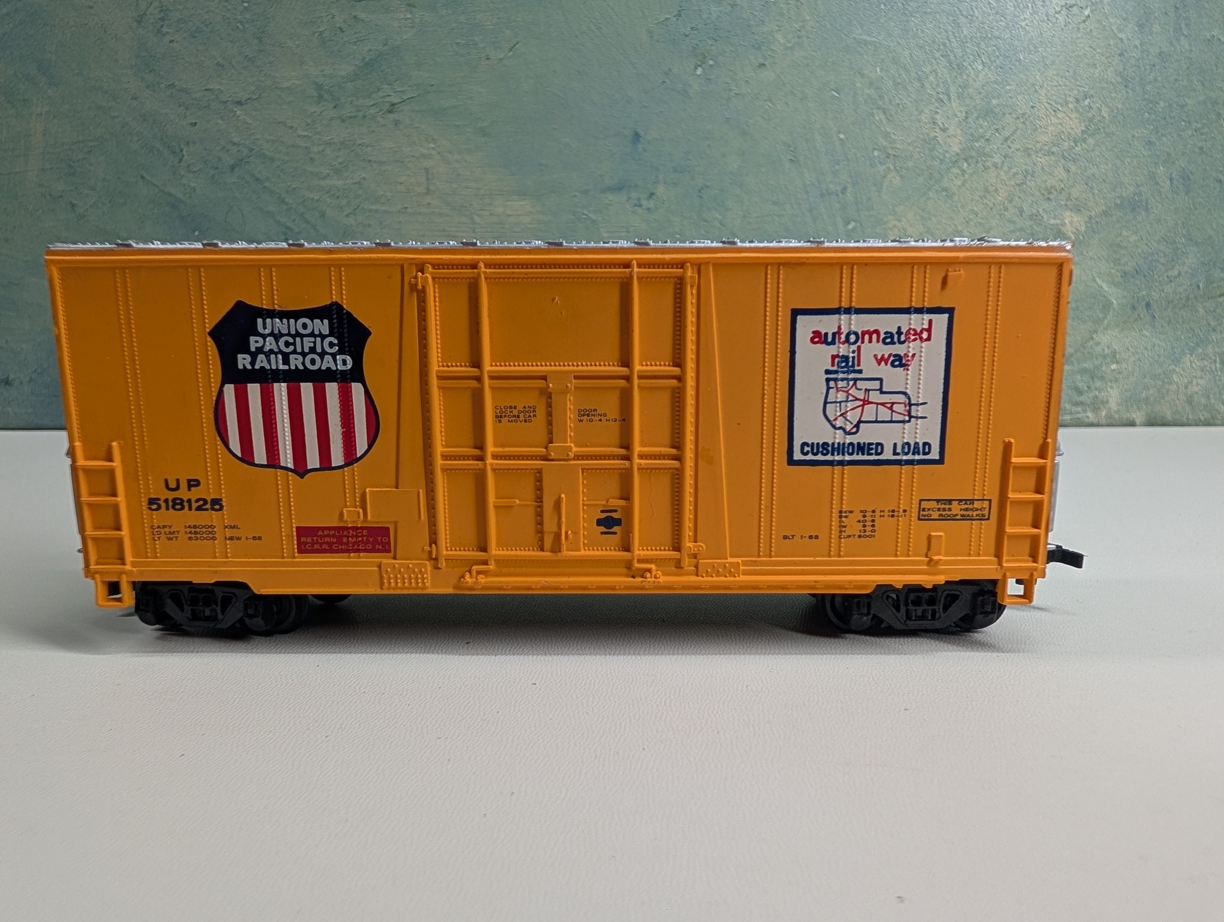 USED Bachmann HO Scale 40' Hi-Cube Box Car Union Pacific UP #518125