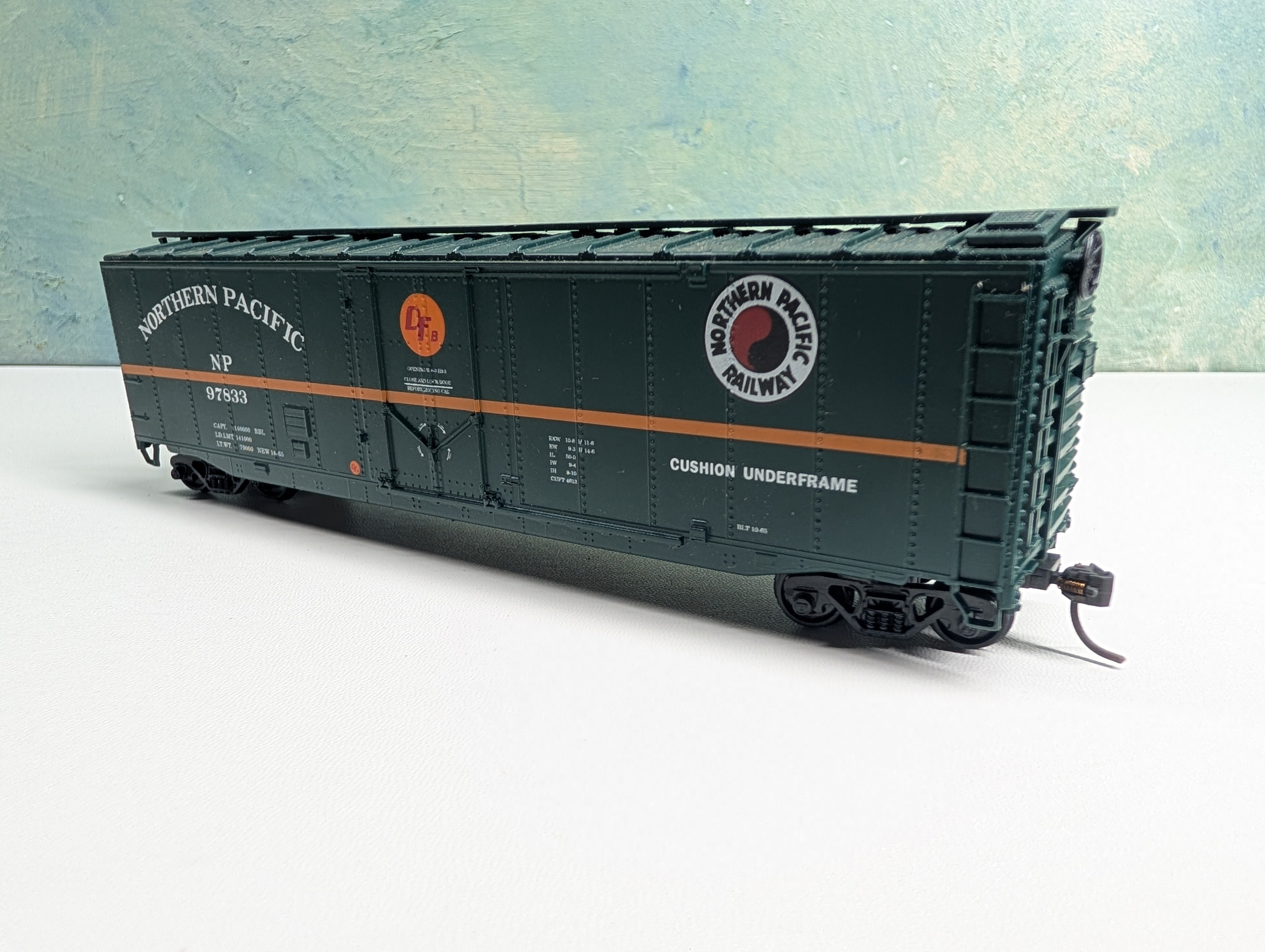 USED Athearn HO Scale 50' Box Car Northern Pacific NP #97833