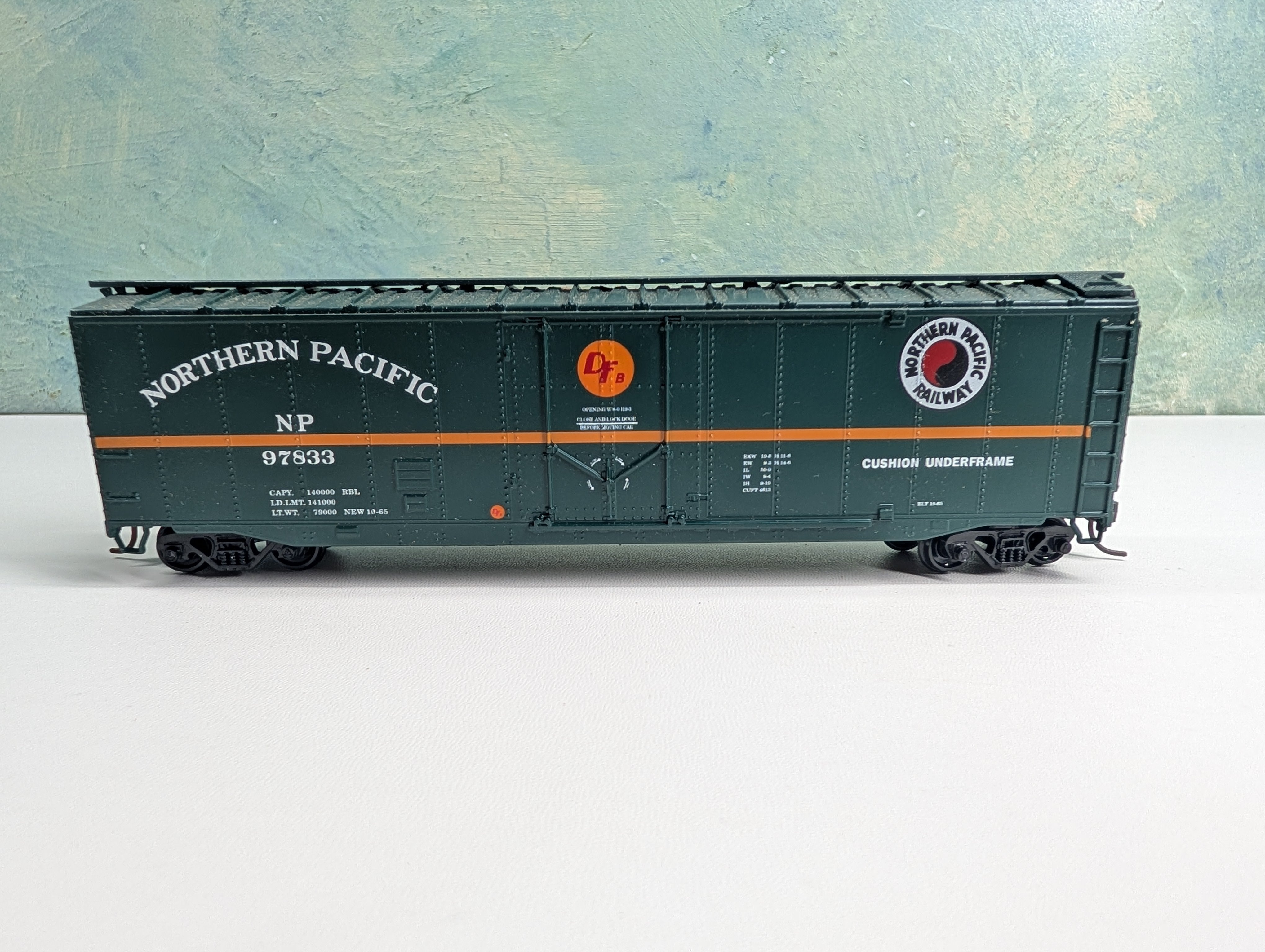 USED Athearn HO Scale 50' Box Car Northern Pacific NP #97833