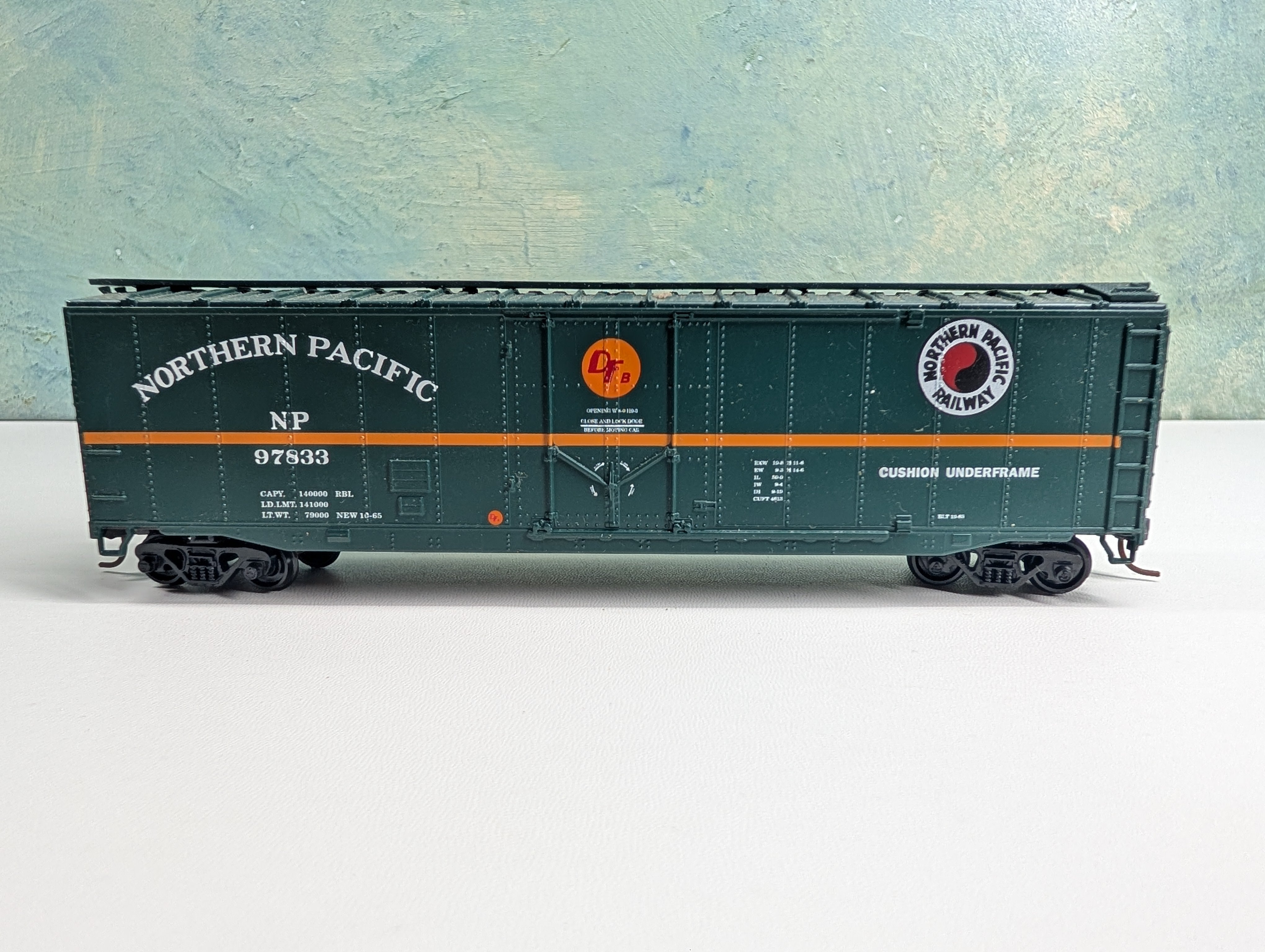 USED Athearn HO Scale 50' Box Car Northern Pacific NP #97833