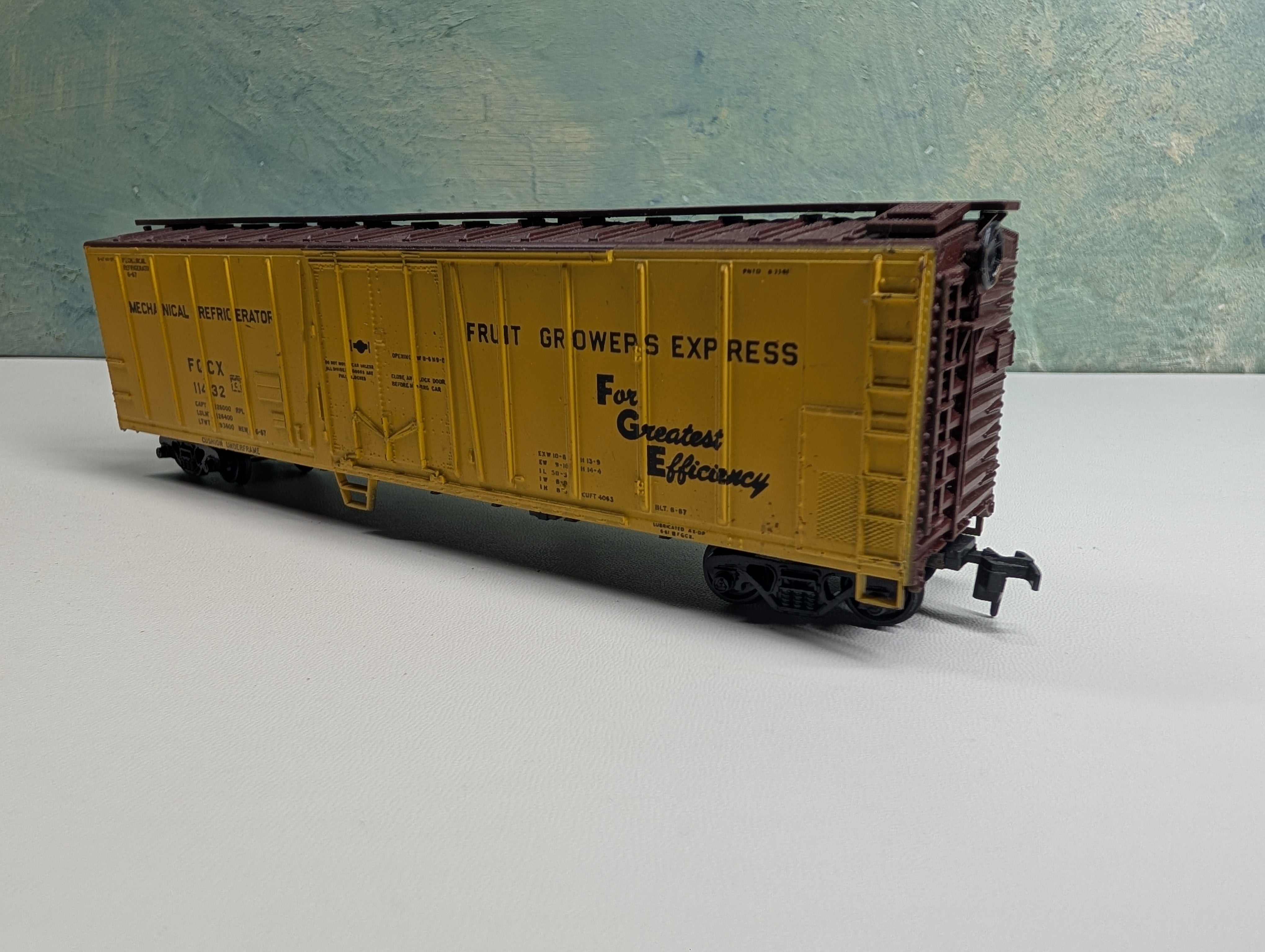 USED Athearn HO Scale 50' Reefer Box Car Fruit Growers Express FGCX #11432