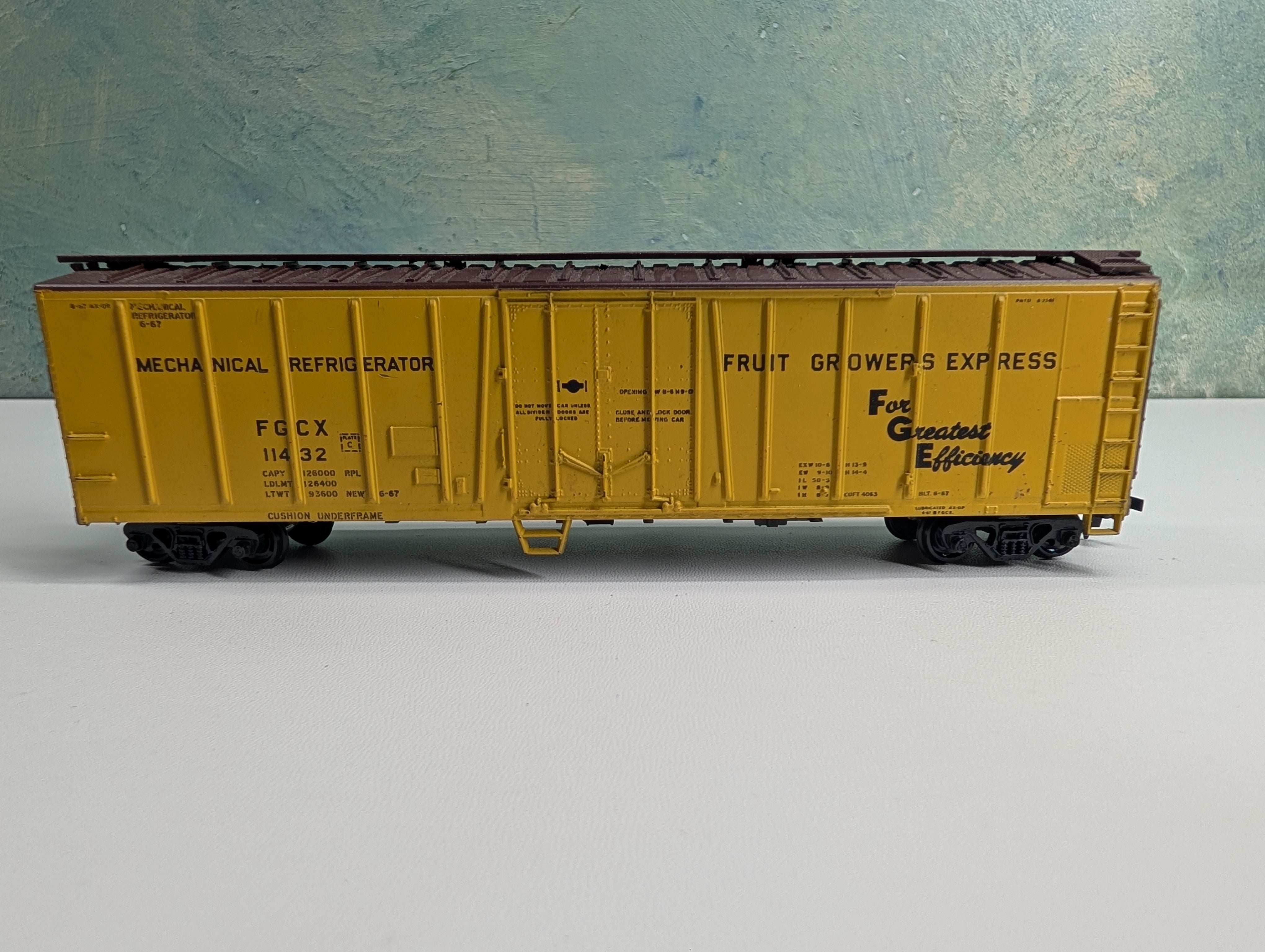 USED Athearn HO Scale 50' Reefer Box Car Fruit Growers Express FGCX #11432