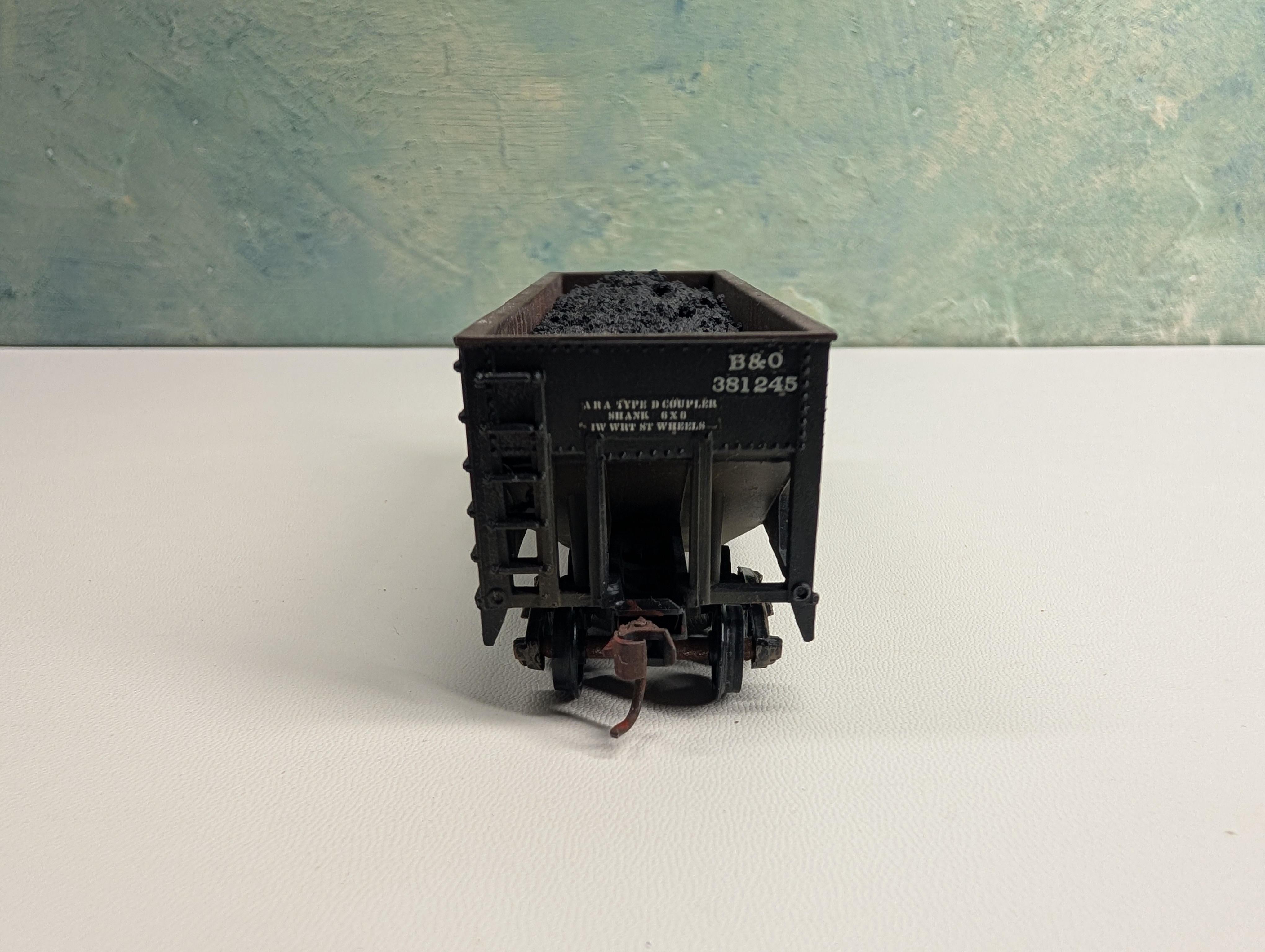 USED HO Scale 2 Bay Hopper Baltimore and Ohio B&O #381245 Weathered & Decal w/ Coal
