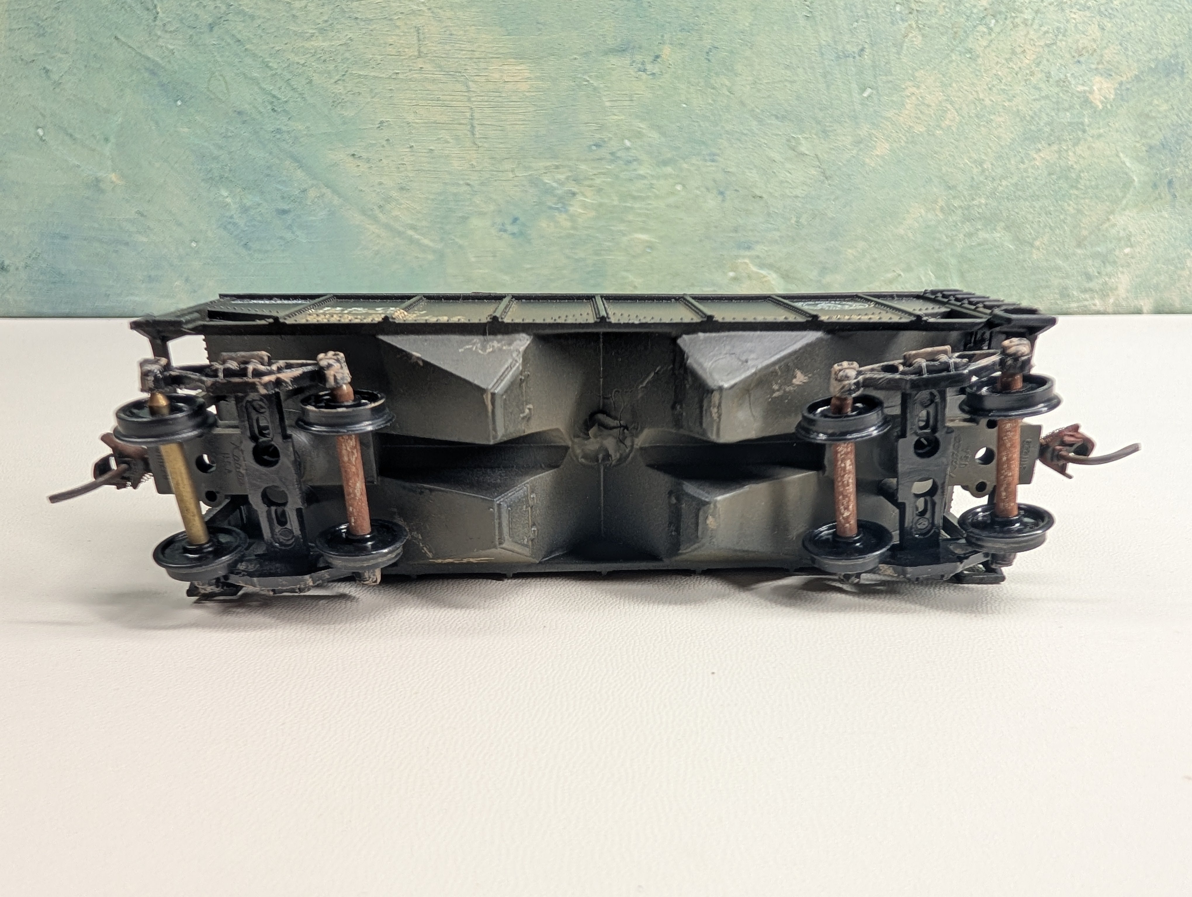 USED HO Scale 2 Bay Hopper Baltimore and Ohio B&O #381245 Weathered & Decal w/ Coal