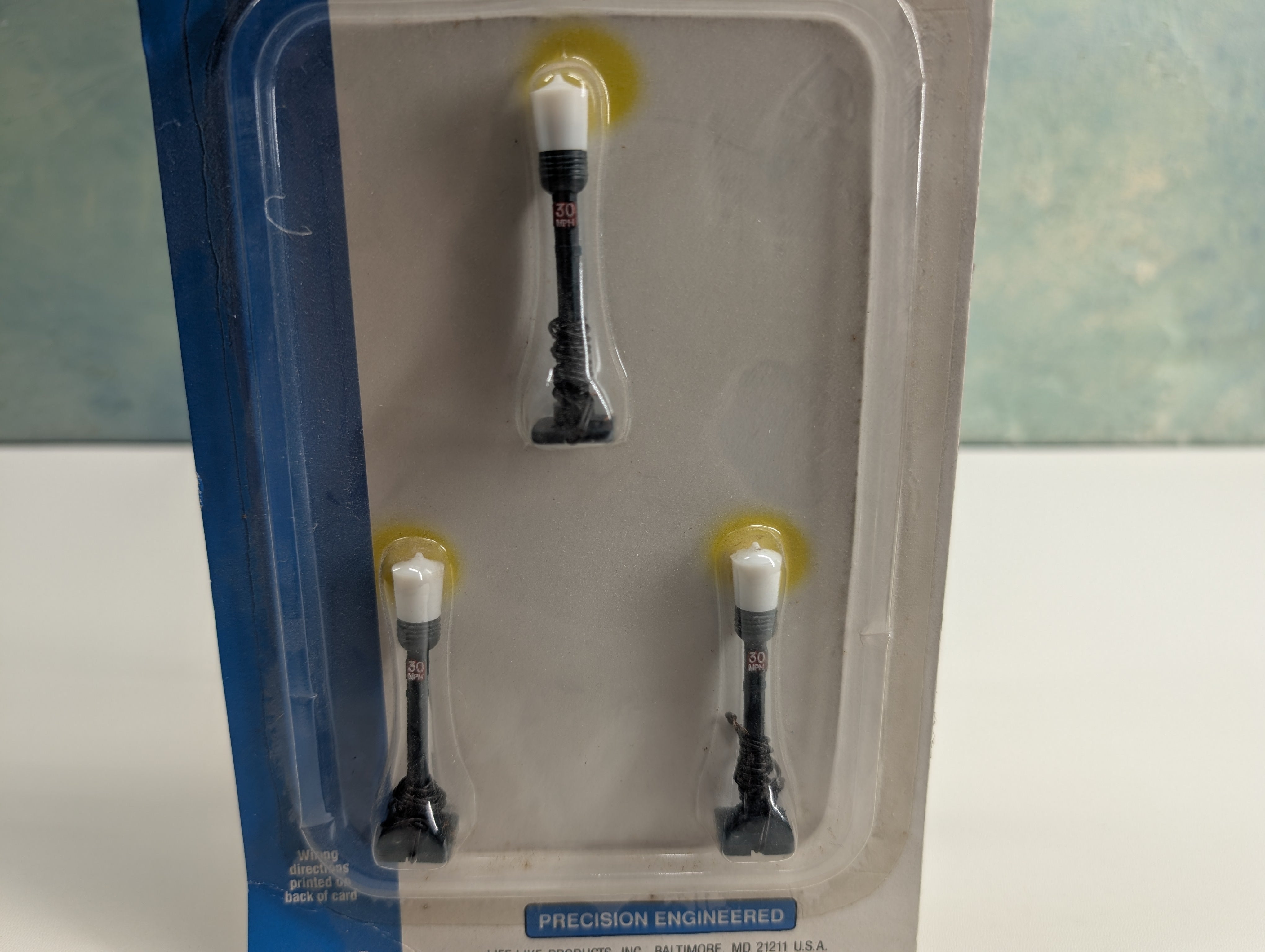 Life-Like 1505 MULTI Scale Gas Lights (HO & N) (3 pcs)