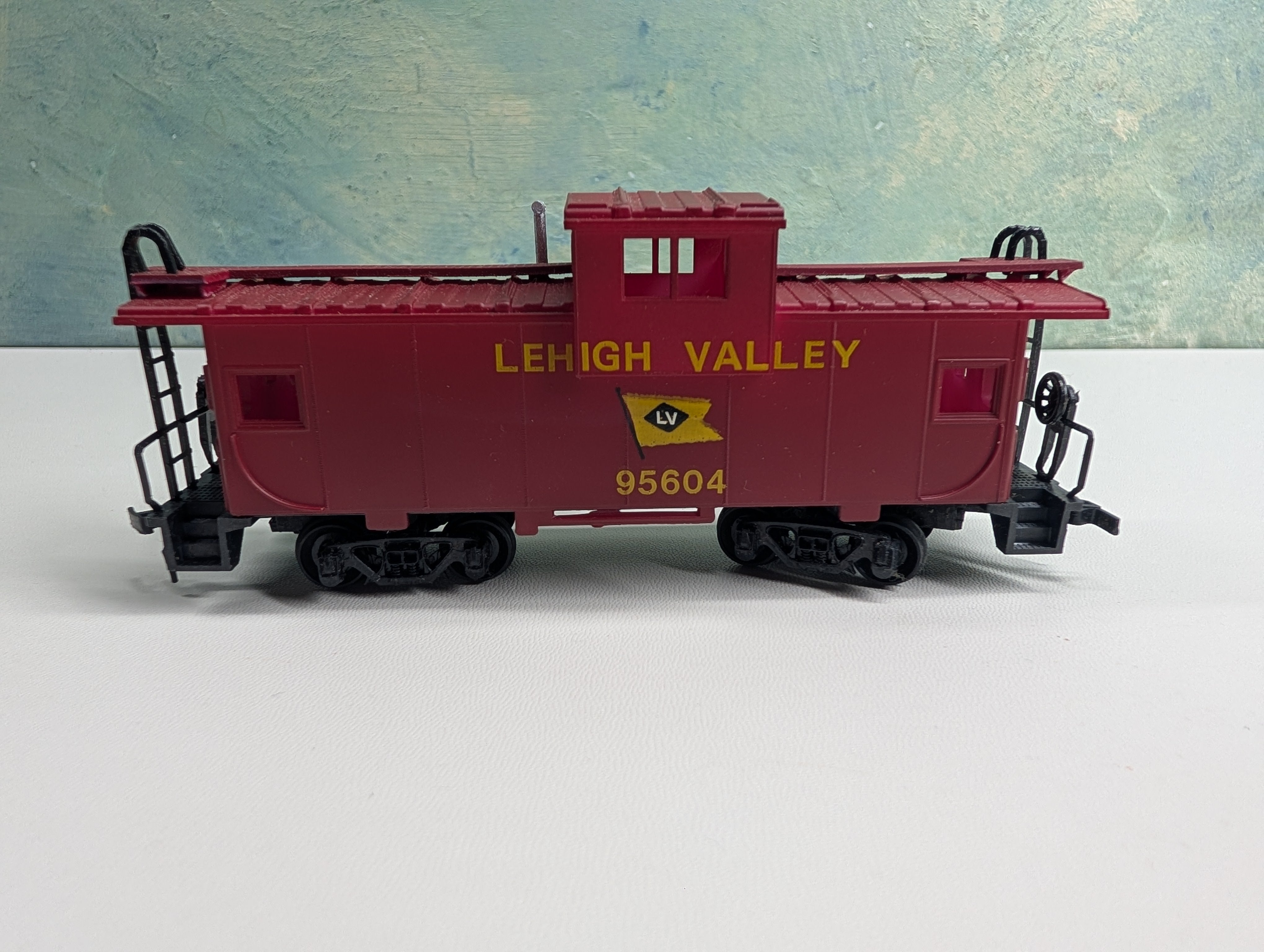 USED Bachmann HO Scale Caboose Lehigh Valley #95604
