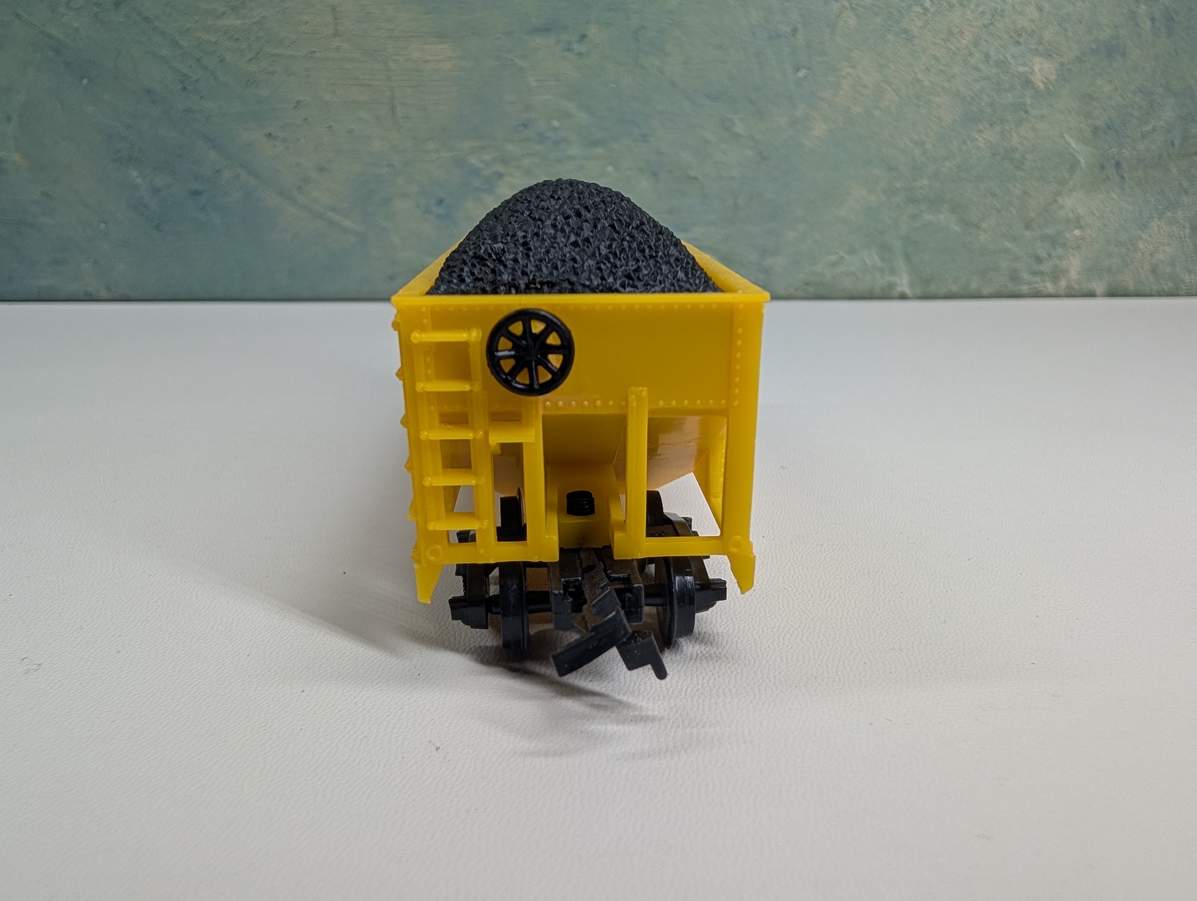 USED Life-Like HO Scale 2 Bay Hopper w/ Coal Union Pacific UP #32100
