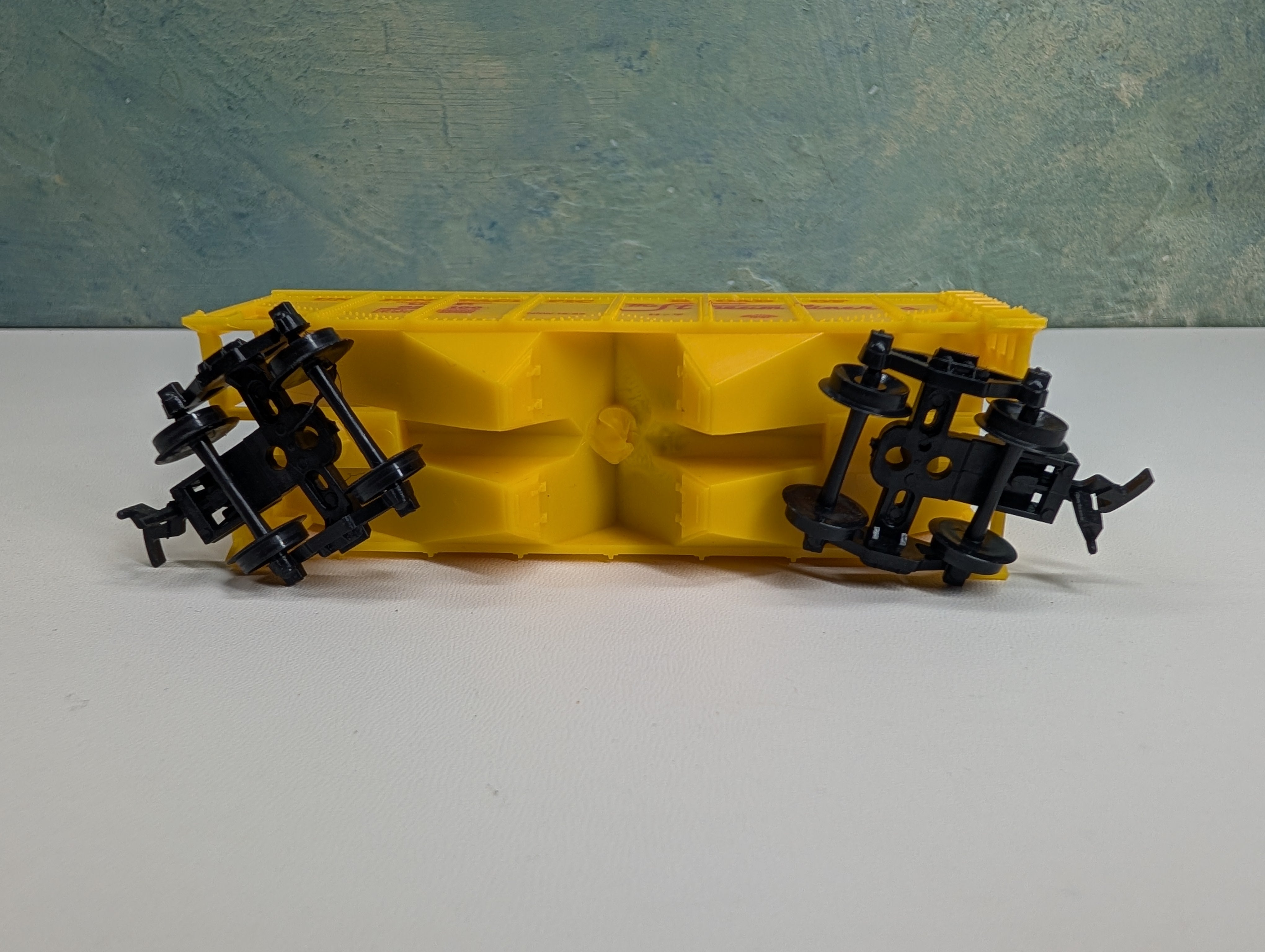 USED Life-Like HO Scale 2 Bay Hopper w/ Coal Union Pacific UP #32100