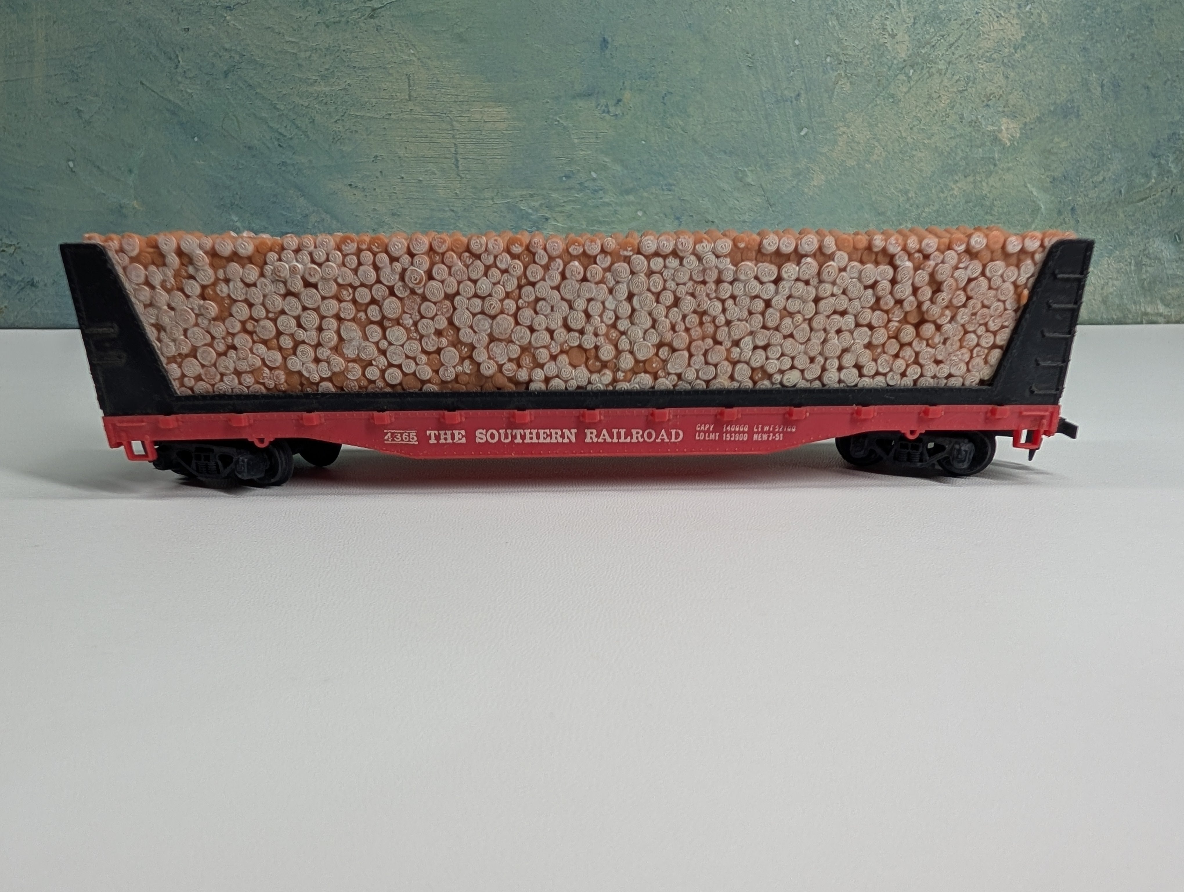 USED Tyco HO Scale 50' Bulkhead Flat Car w/ Pulpwood Southern #4365