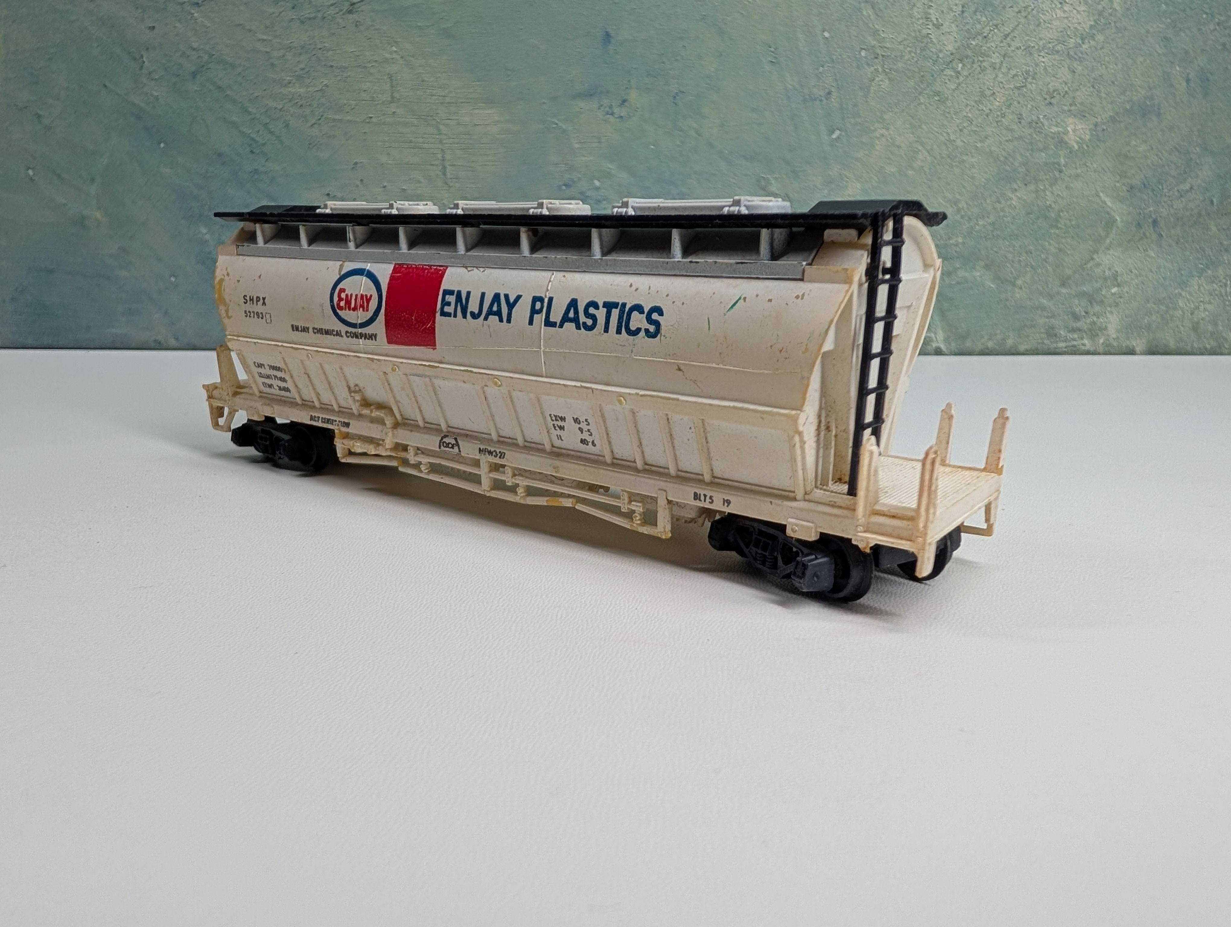USED AHM HO Scale 4 Bay ACF Centerflow Covered Hopper Enjay Plastics SHPX #52793 Rough