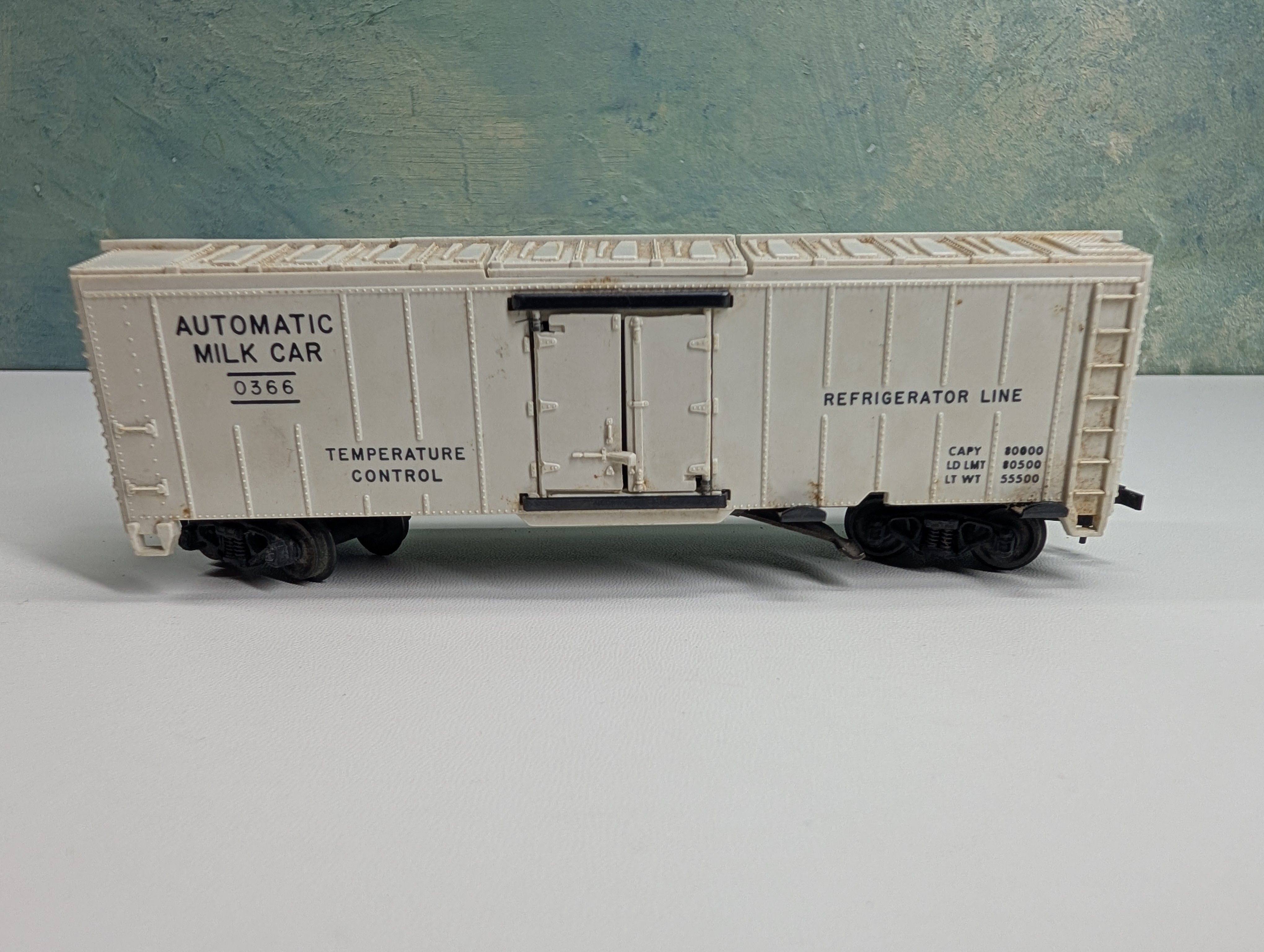 USED Lionel HO Scale 40' Automatic Milk Car #0366 Tested