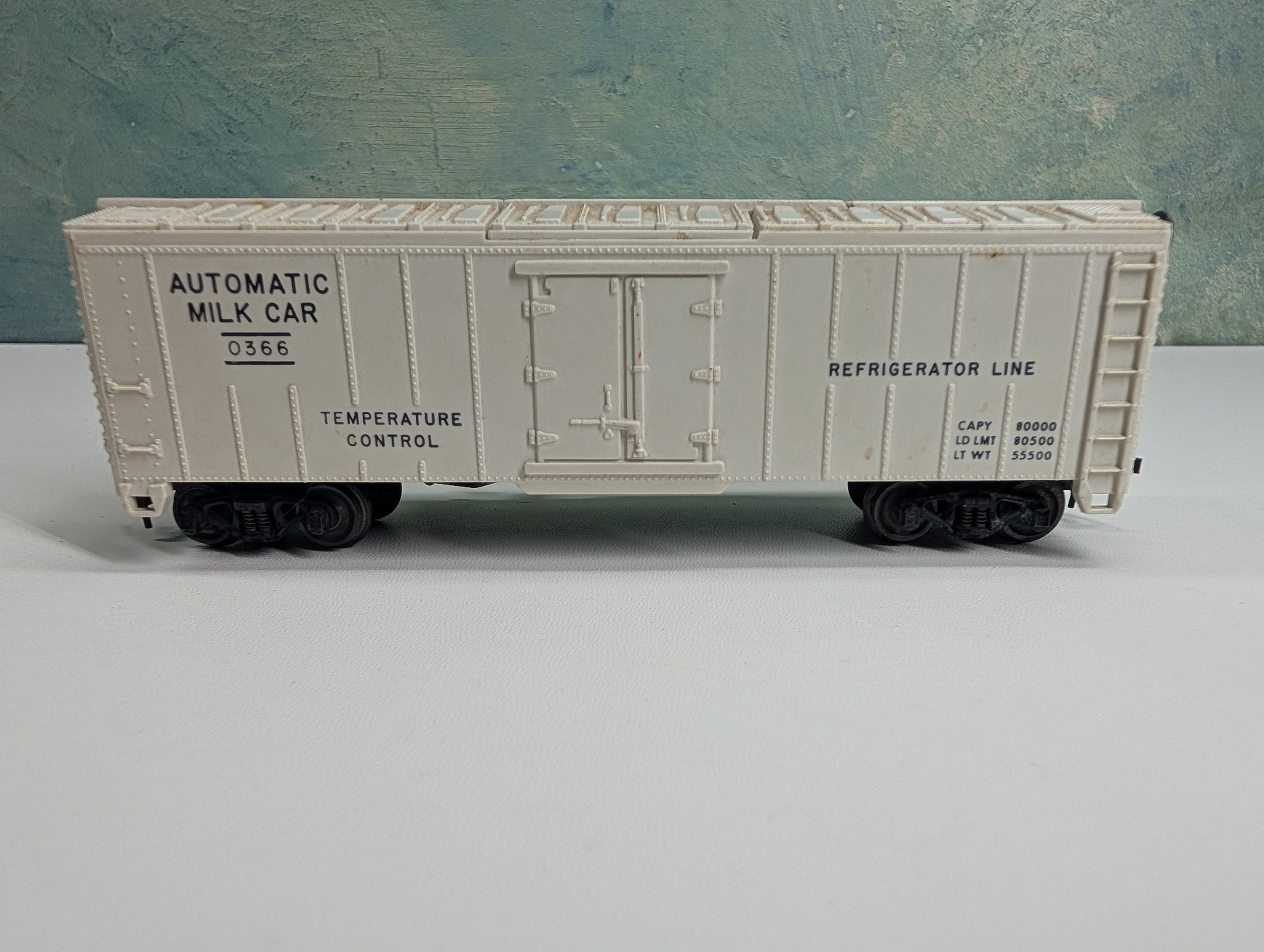 USED Lionel HO Scale 40' Automatic Milk Car #0366 Tested