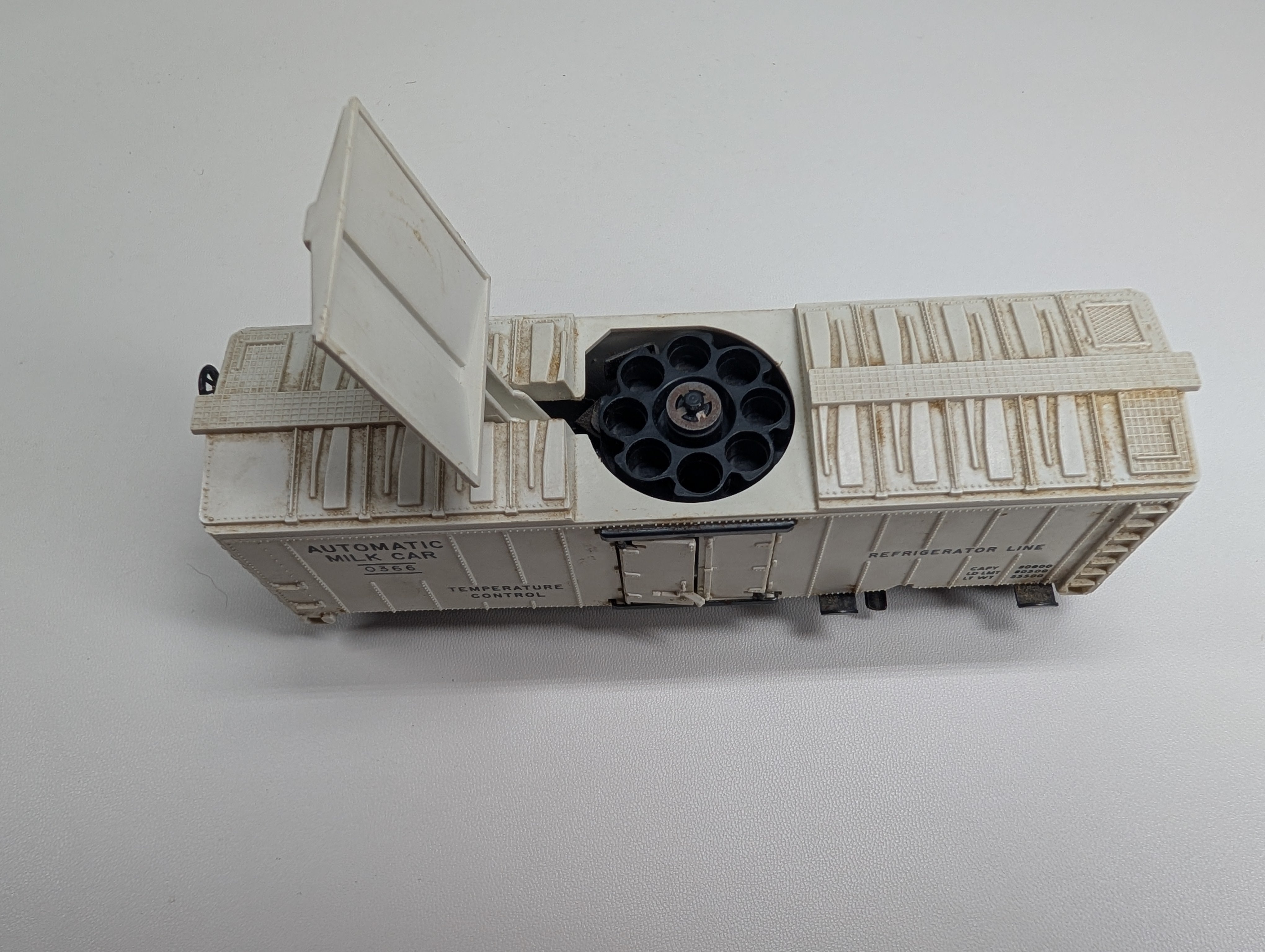 USED Lionel HO Scale 40' Automatic Milk Car #0366 Tested